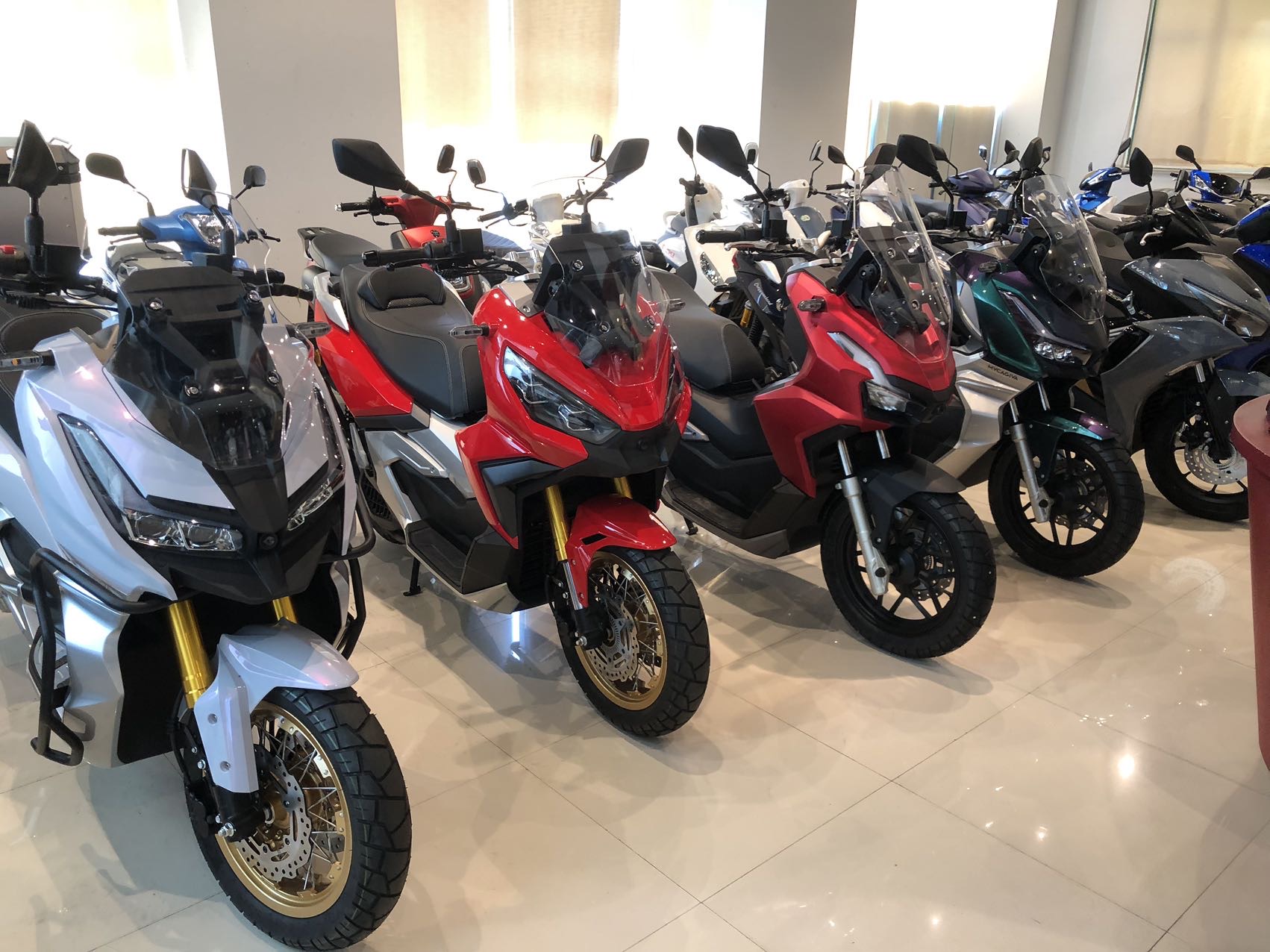 黄超峰电摩区域代理招商：厂家直供批发价，支持装修培训