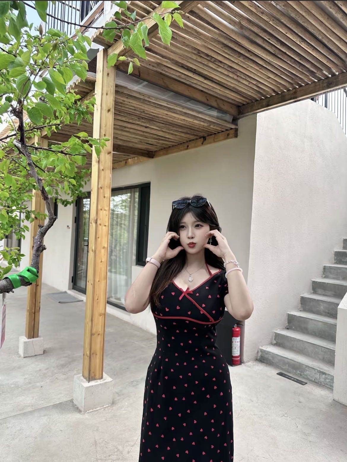 包娜拉大学生求寄拍合作，服装平面拍摄+手势舞创意制作