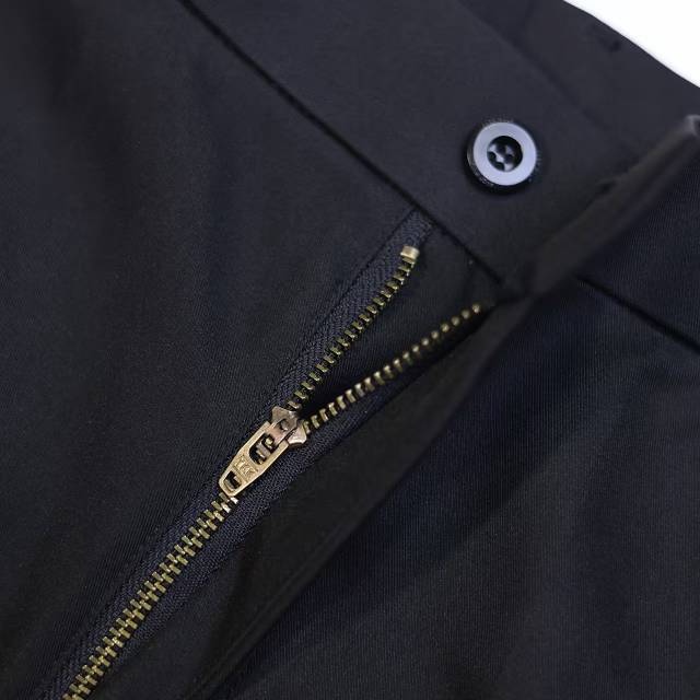 于苏婷品牌货源休闲男裤批发，支持七天无理由退货，质量有保证