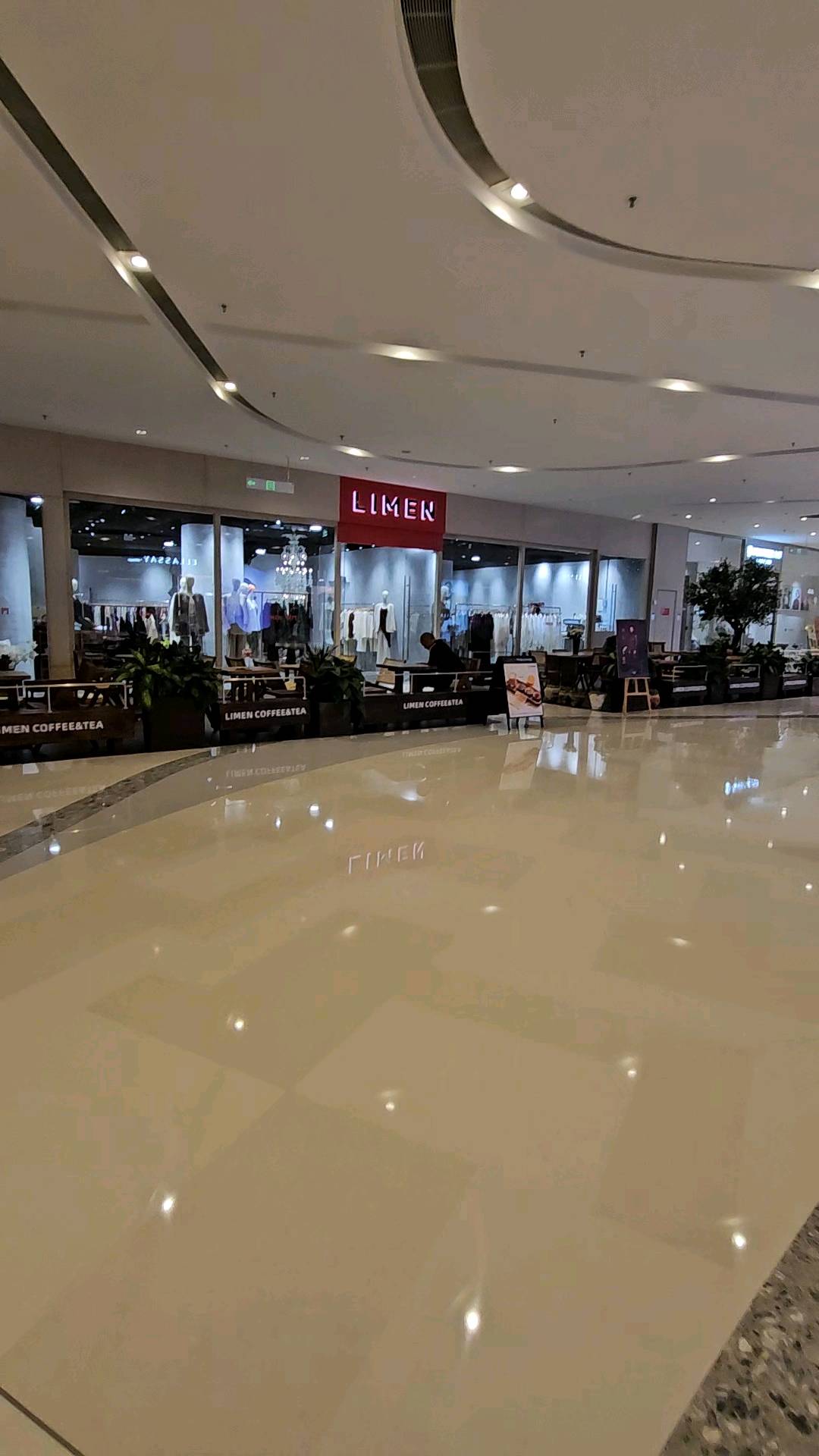 李先生知名女装品牌，苏州好几家线下门店