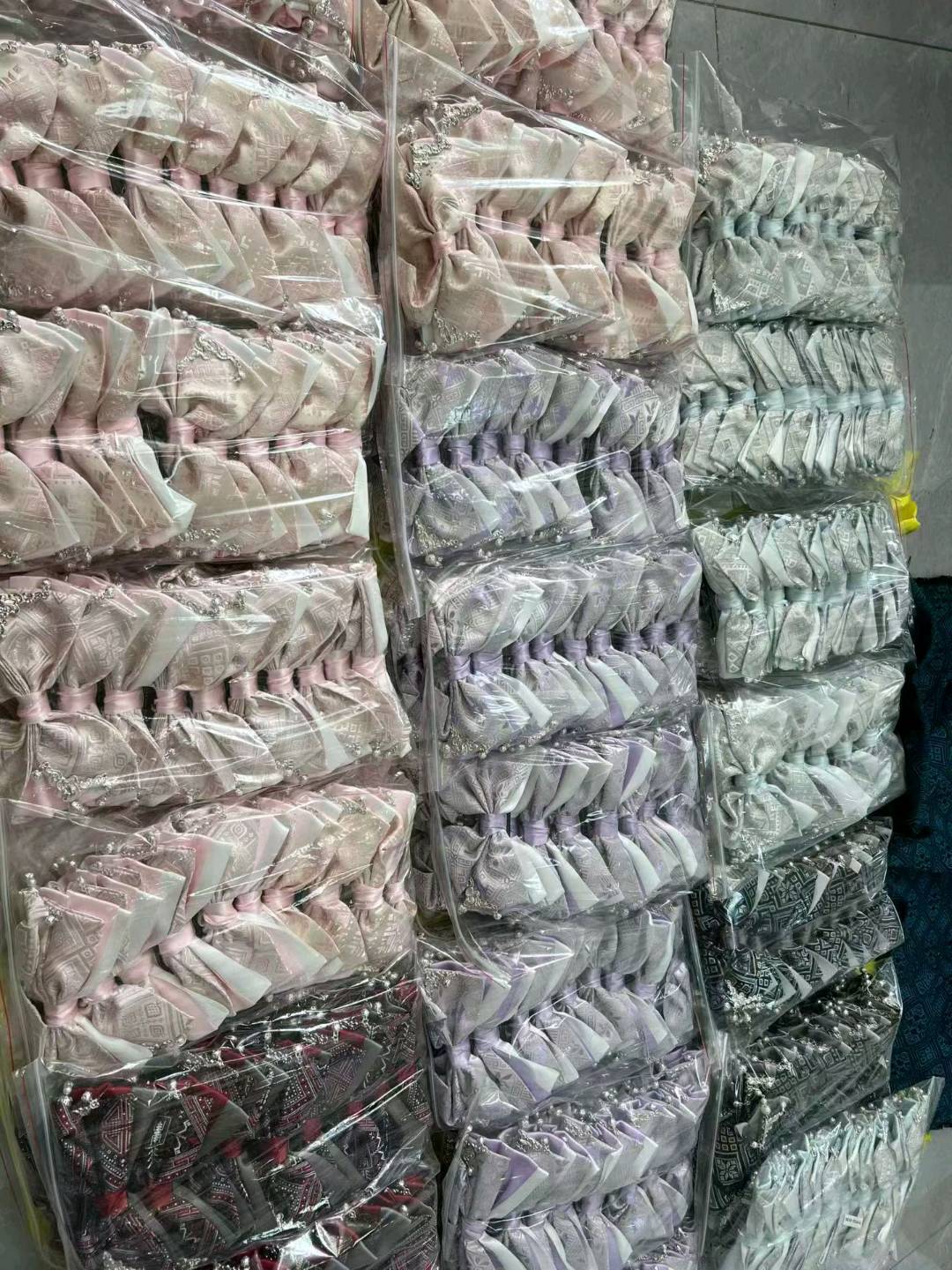 杨先生品牌货源广西非遗壮锦蝴蝶结发夹和绣球，接批发，招代理