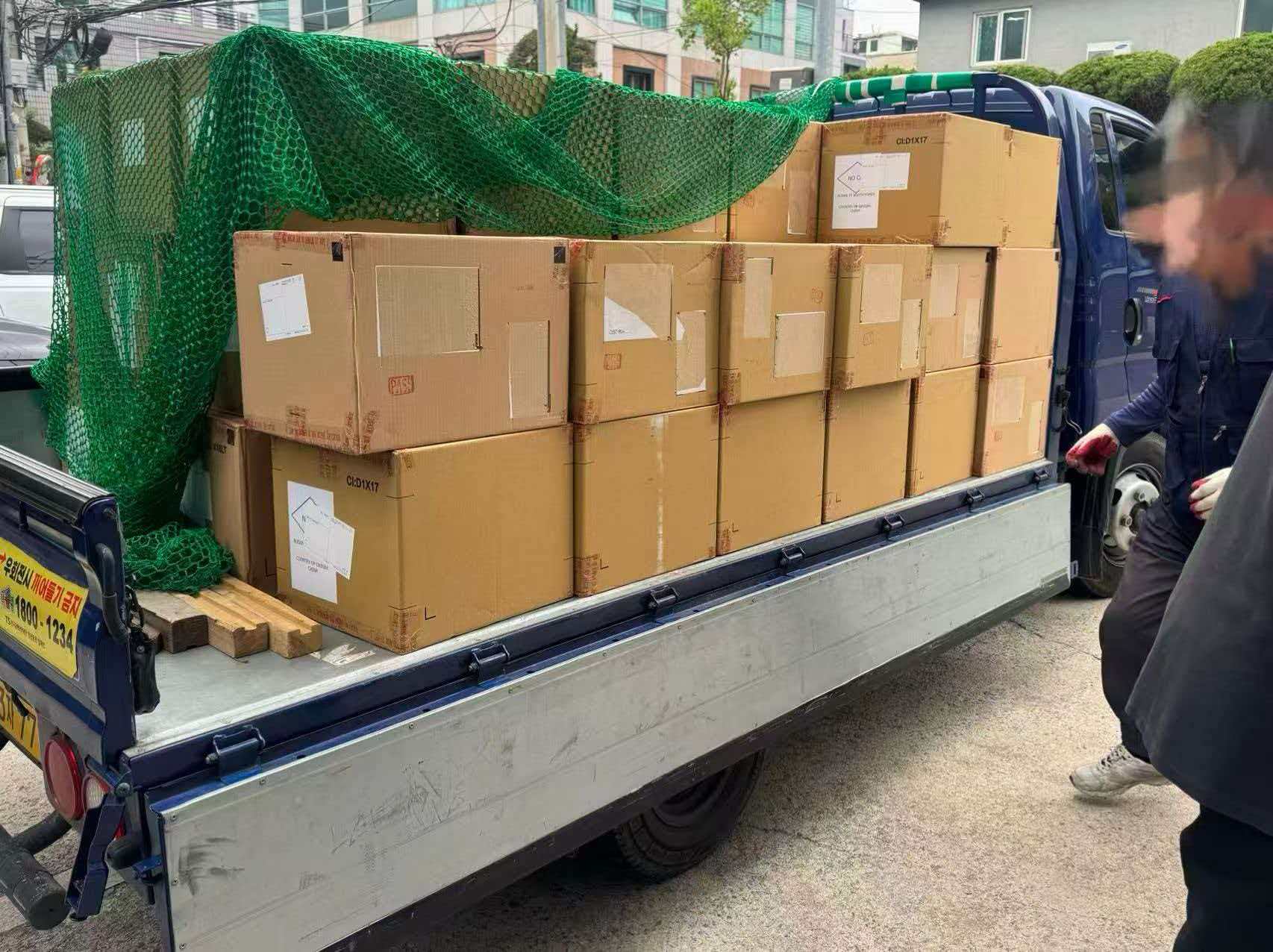 张女士得物搬砖 各种潮流品牌服饰鞋帽  美妆产品应有尽有.