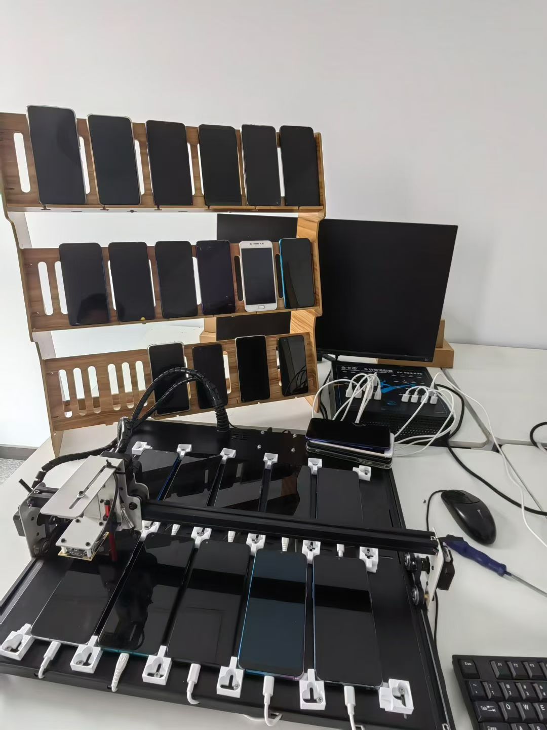 周彦琨其他供需手机看广告有收益，每天有保底收益，可多机操作，合同兜底有保障