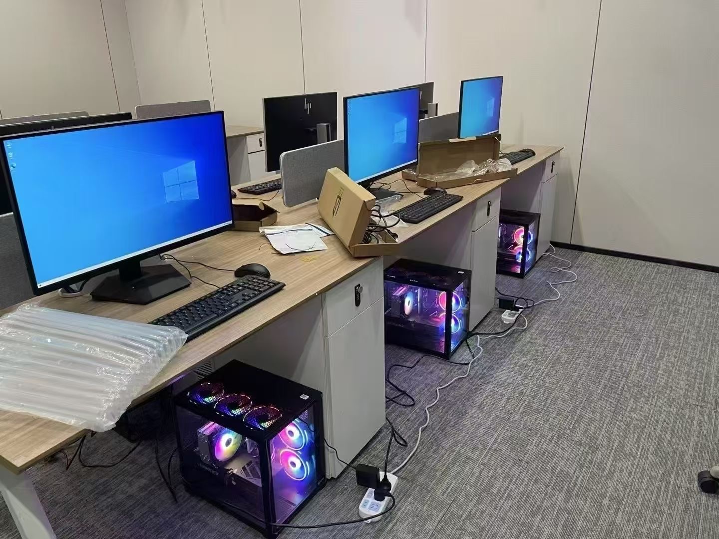 丁先生电脑出租，免押金月付，欢迎老板谈合作，同行渠道介绍高返点