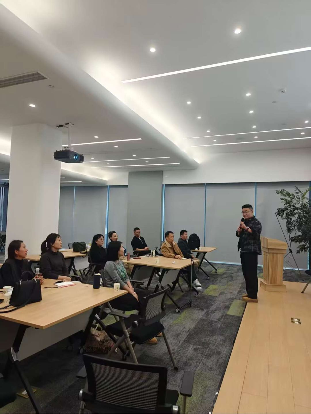 常女士APP拉新郑州官方头部资源,上千款任务现场日入*纯绿色, 签保底合同