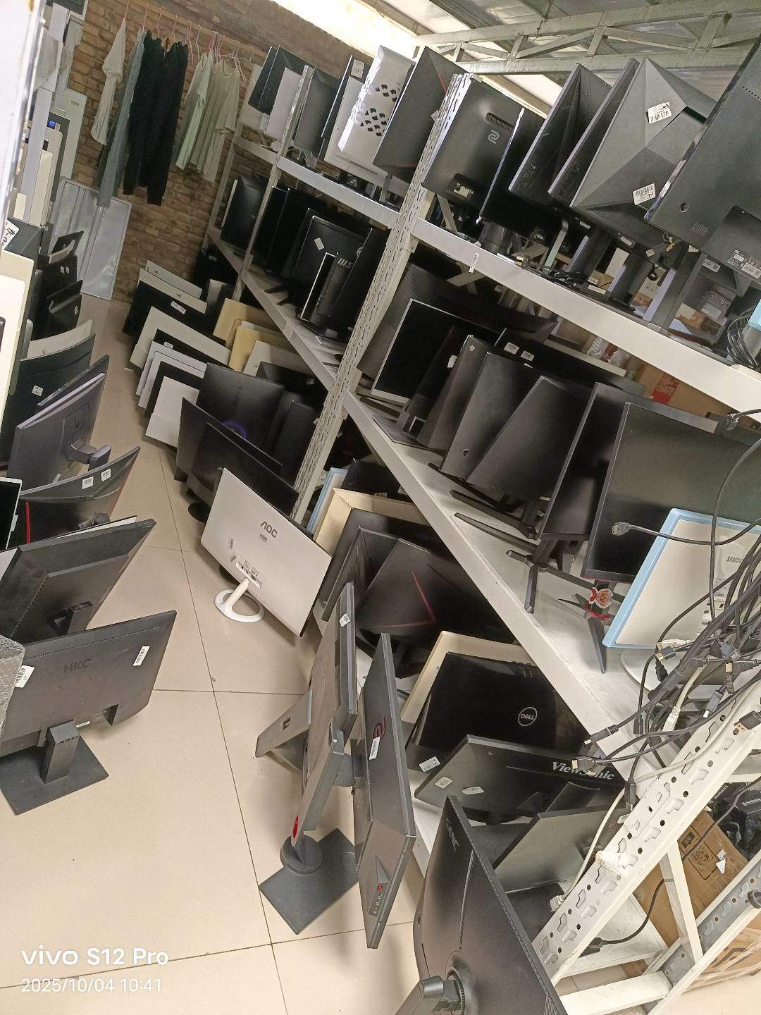 刘先生品牌货源电脑显示器批发