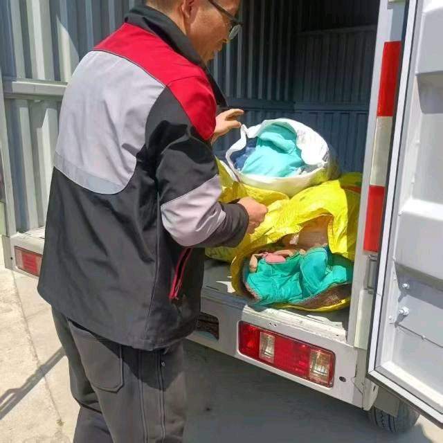 费先生地推项目线上旧衣物回收，一键预约，顺丰免费上门取货，到账佣金