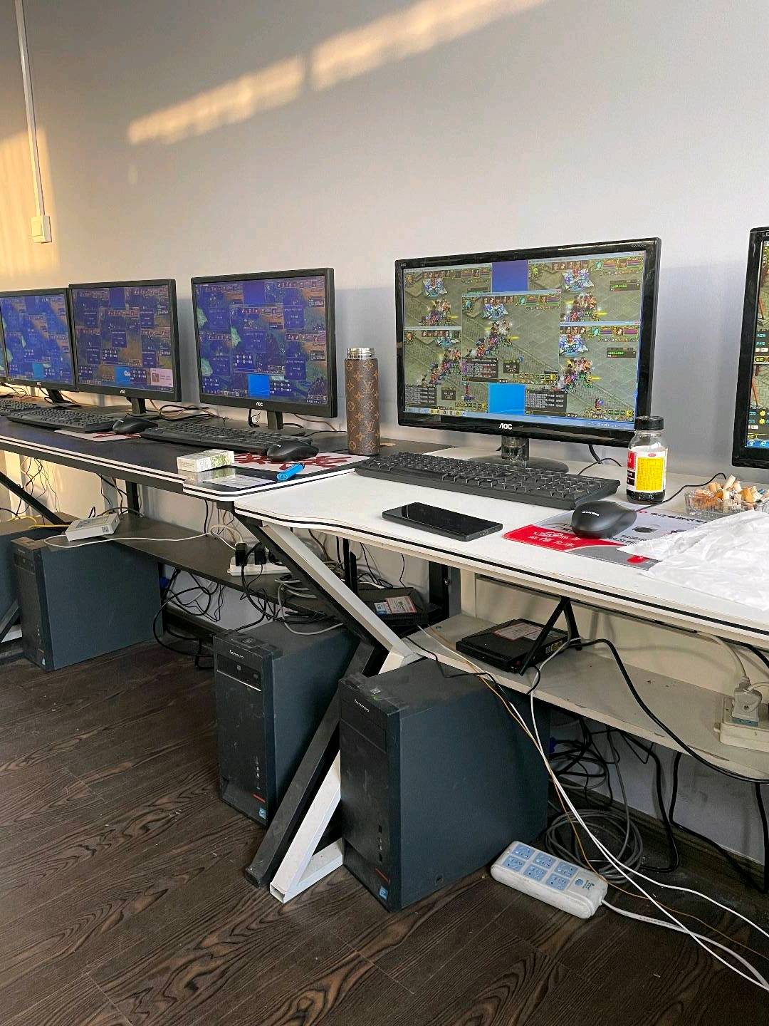 孙先生问道端游游戏打金搬砖，个人可同时操作十几台电脑支持实地考察，盈利在回去