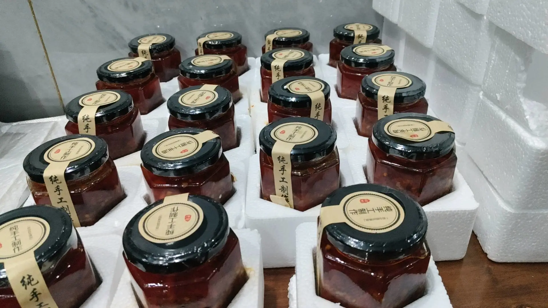 邓先生品牌货源新辣椒酱源头厂家,招分销代理,不需要代理加盟费