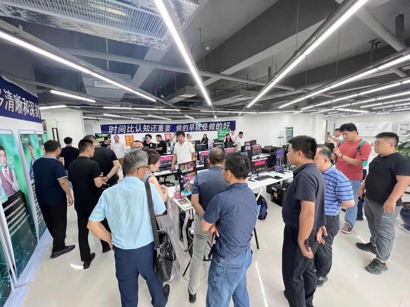 刘先生官方直签，抖音支付 送抖音点餐外卖团购华为元服务，日赚*管道收益