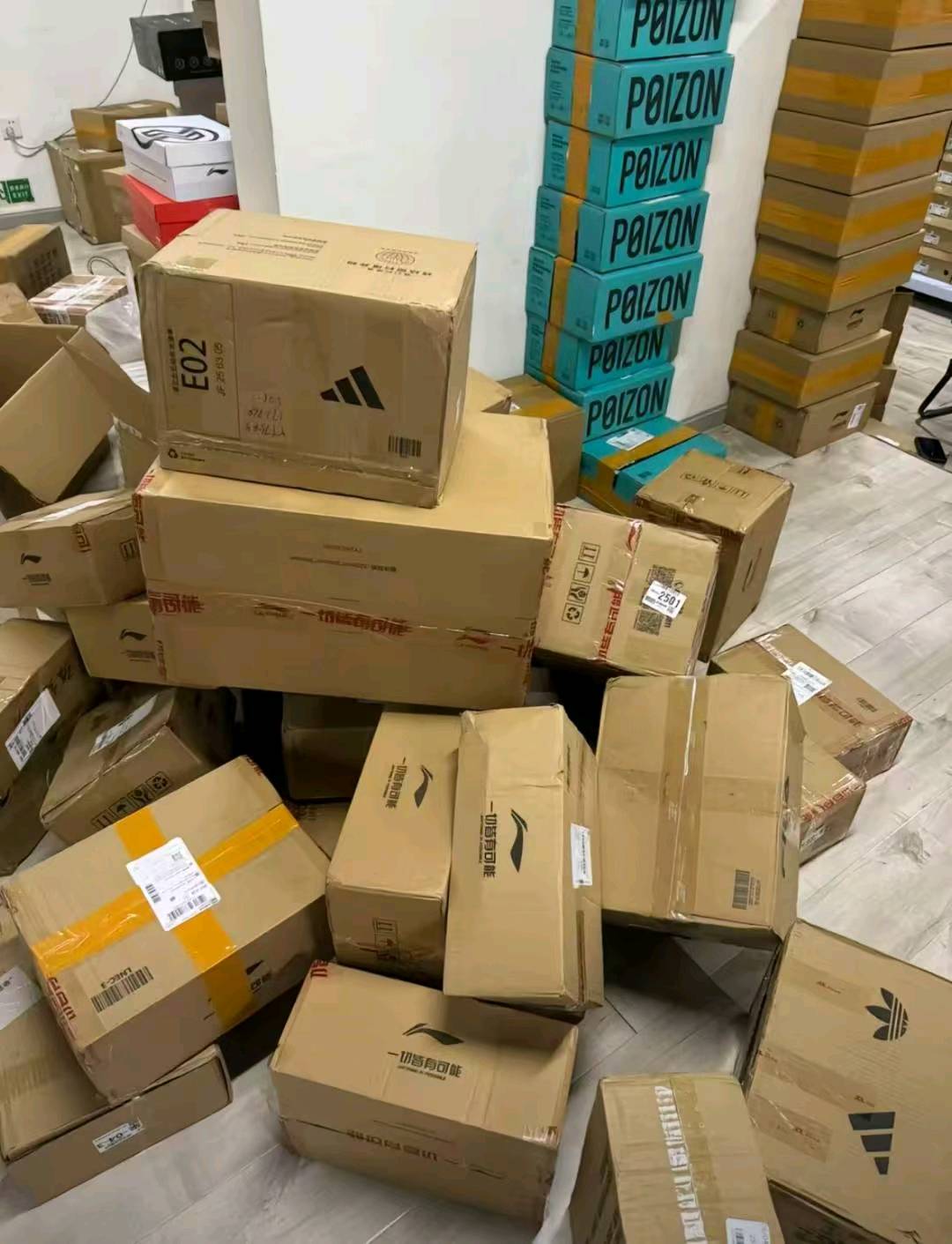 孙先生得物搬砖一对一陪跑，长期稳定项目免费带利润空间大