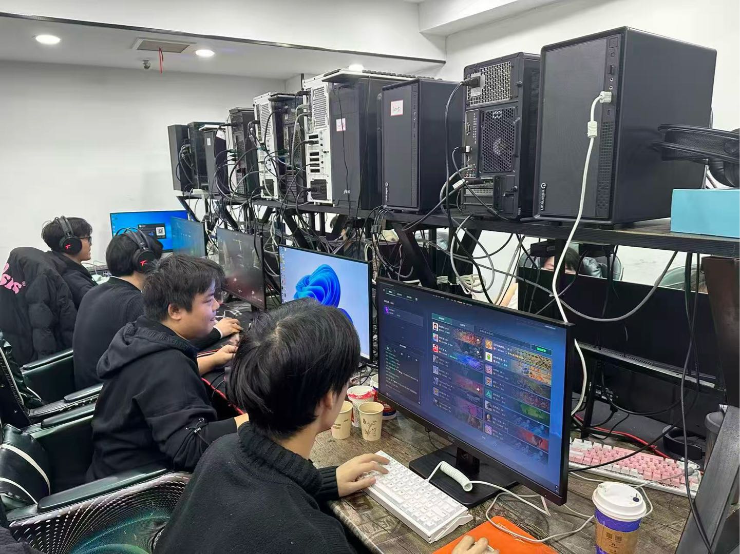 李镐电竞游戏陪玩工作室 提供全套运营方案 诚招广大合作伙伴