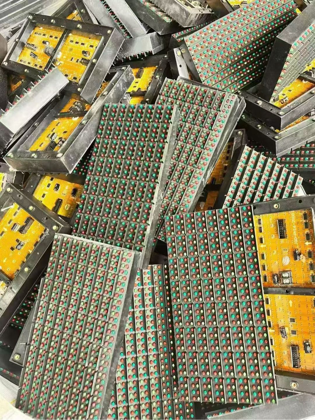 黄先生其他供需废品回收LE D显示屏回收