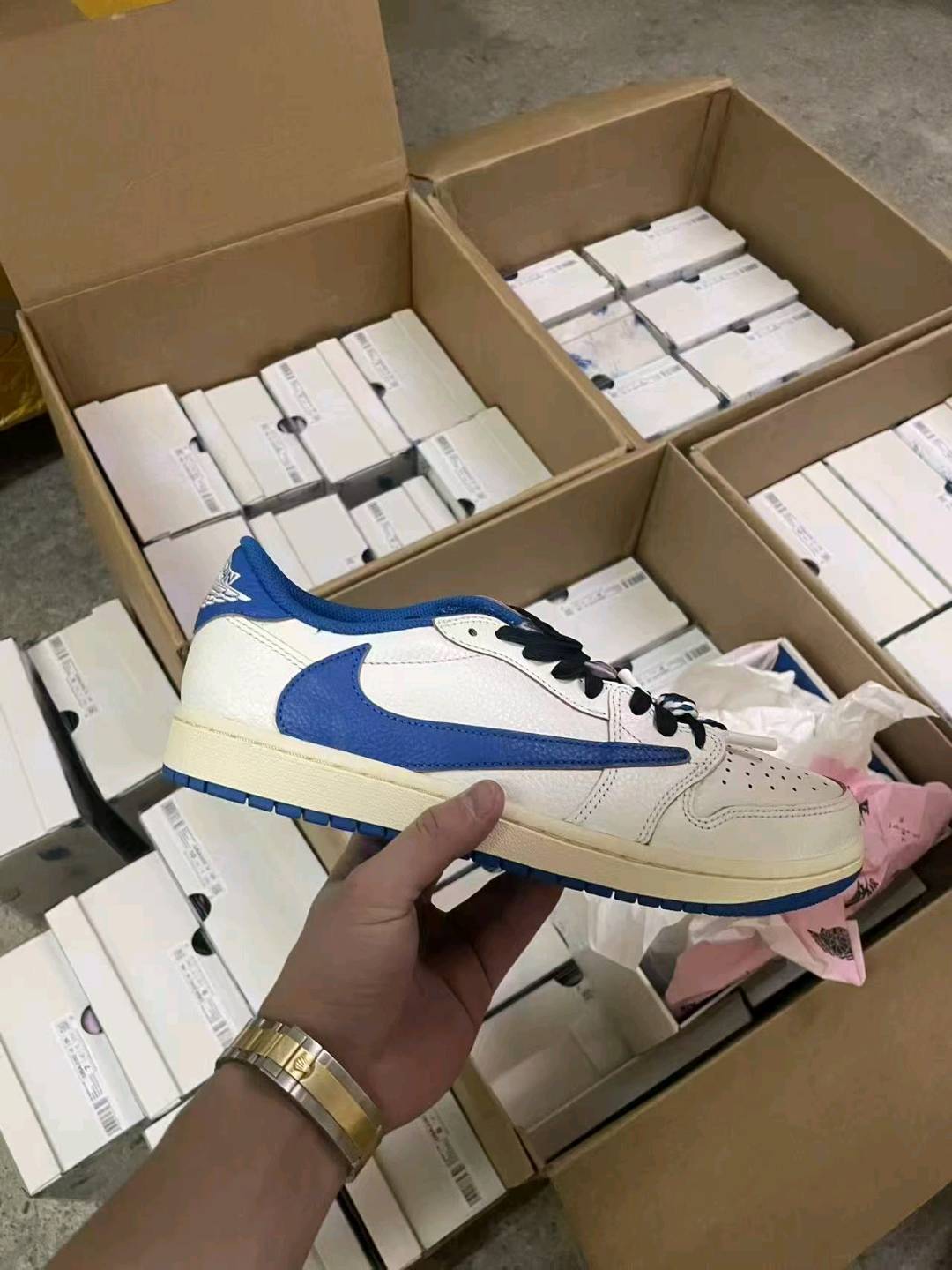 冯悦其他供需得物搬砖 新手小白也可以 有货源 鞋子、化妆品、奢侈品