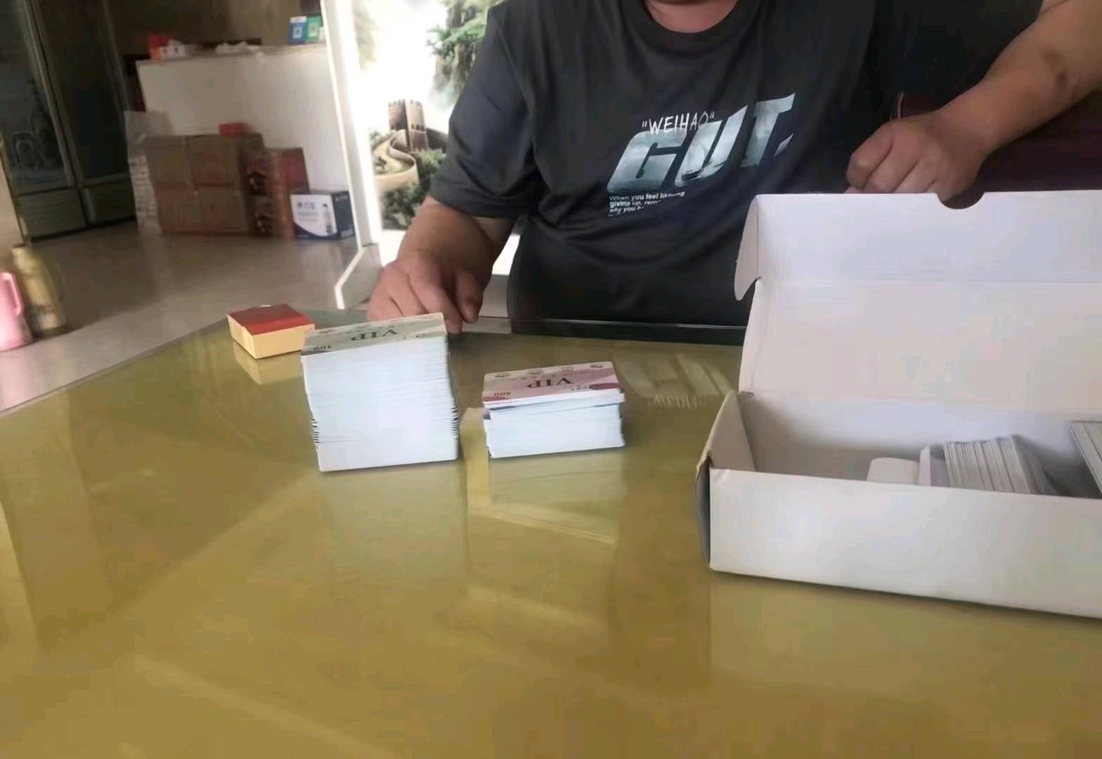 王俊琪推广团队地推生活卡 