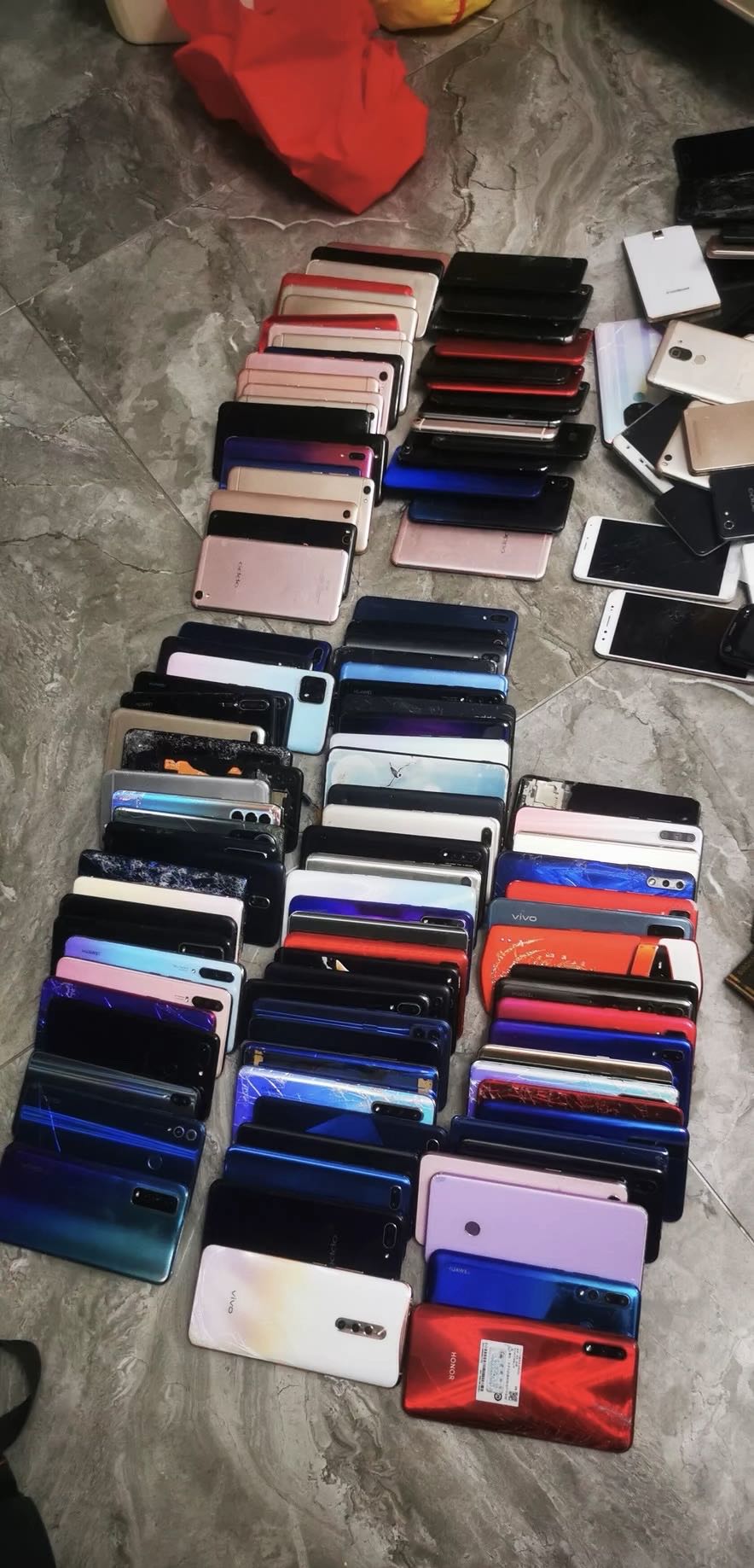 尚学林收那种家里不要的报废手机，开不开机的，碎的，不能用的，智能机，老年机啥