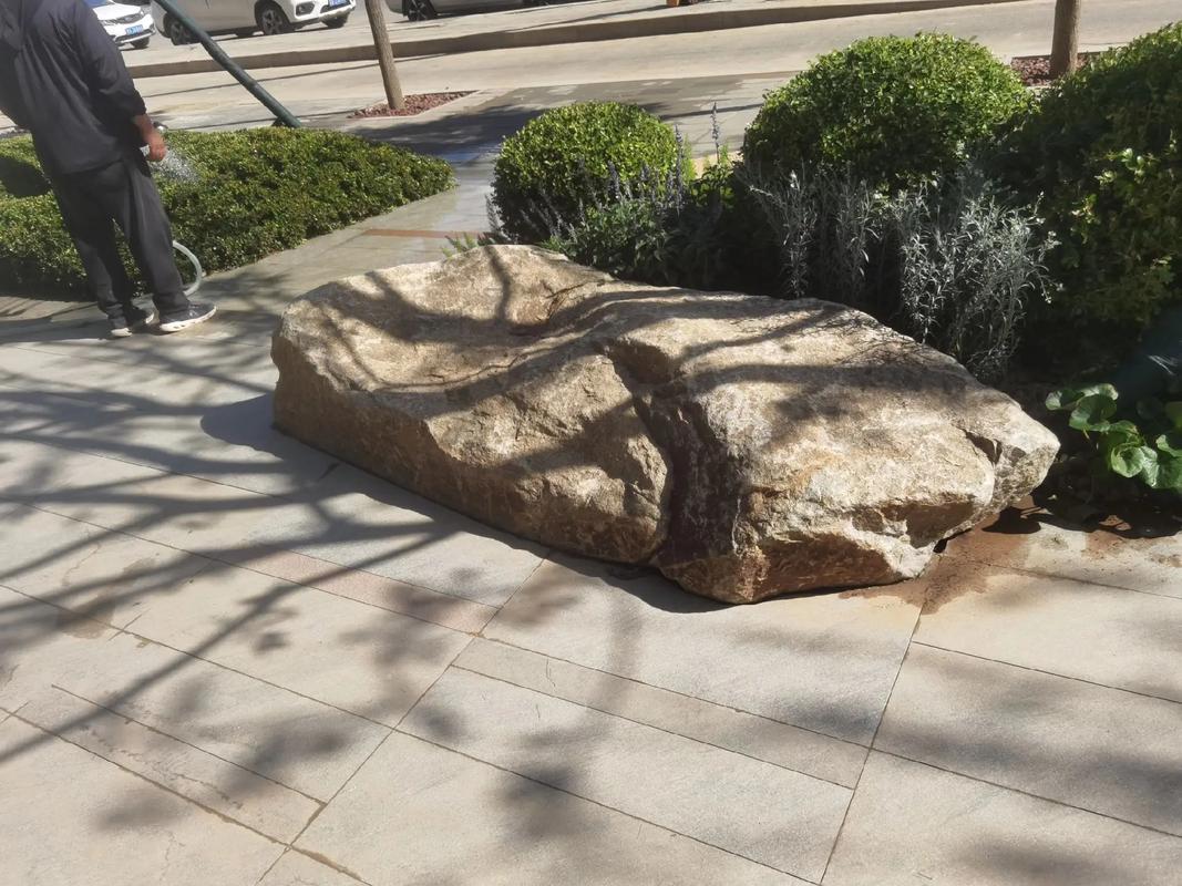 兰为军园林景观石安装