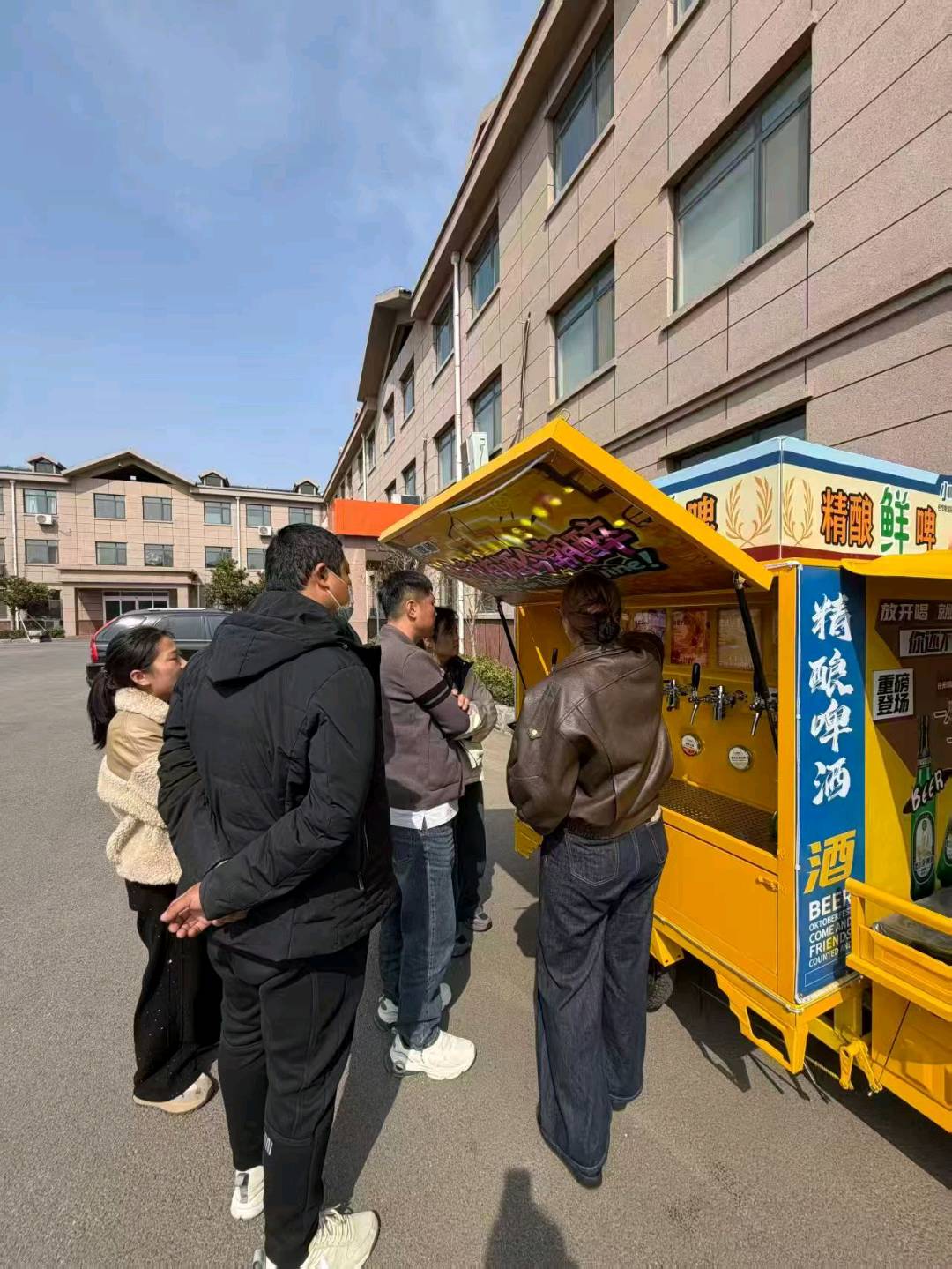 王卿小啤师精酿啤酒厂家,移动打酒三轮车