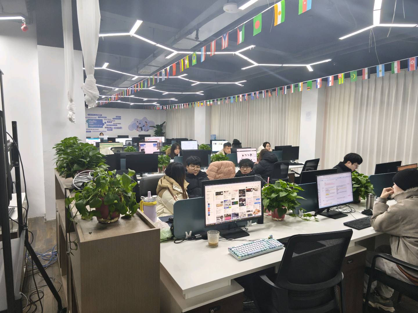 白向阳找合伙人我们做的是跨境电商 亚马逊 平台,公司自营电商9年