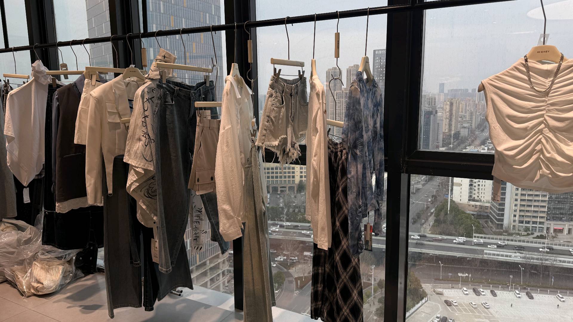 夏绍兴
服装云连锁拓店项目，诚邀本地地推团队合作
