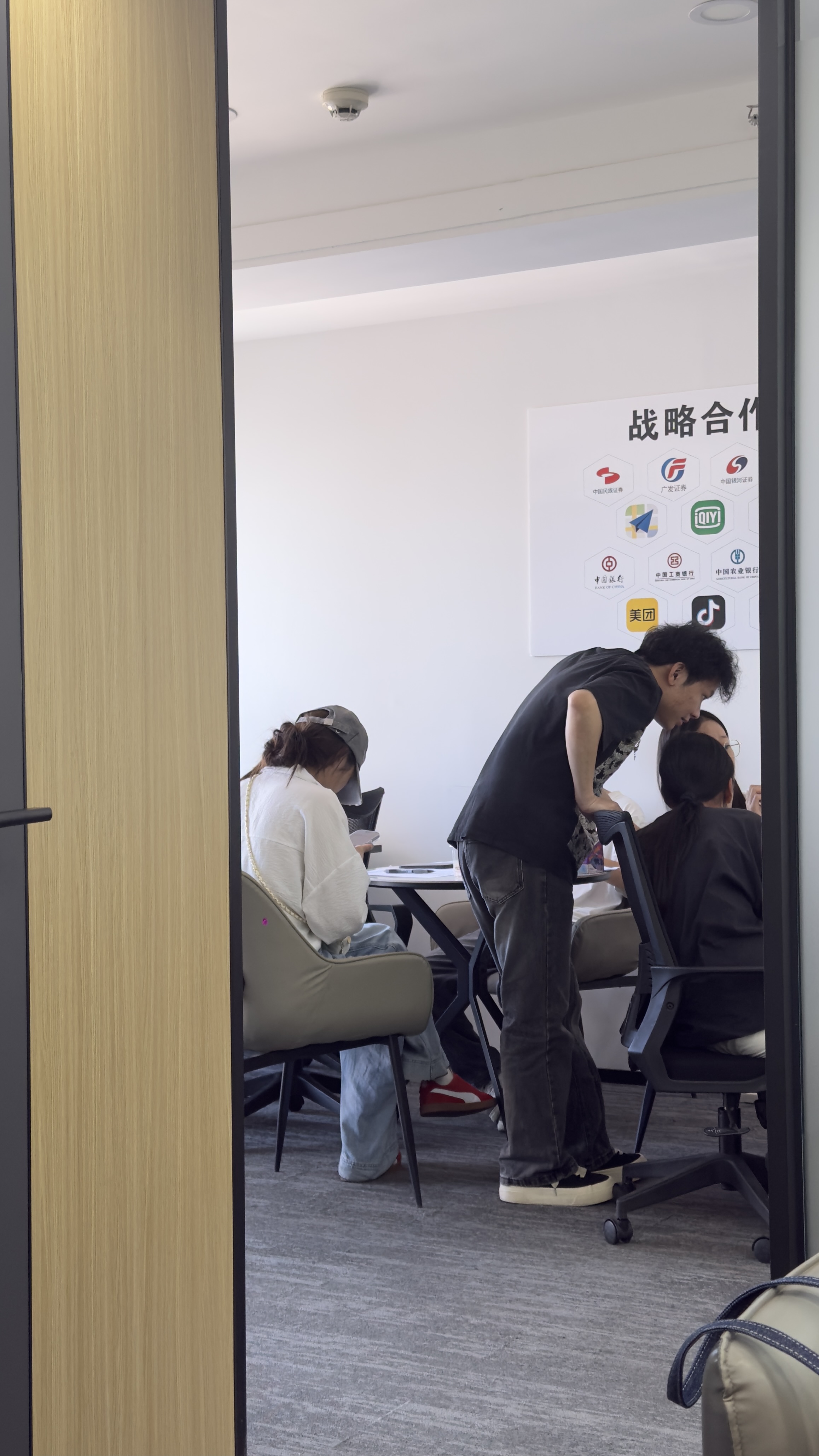 李先生推广团队成都工作室急需推广项目，20人