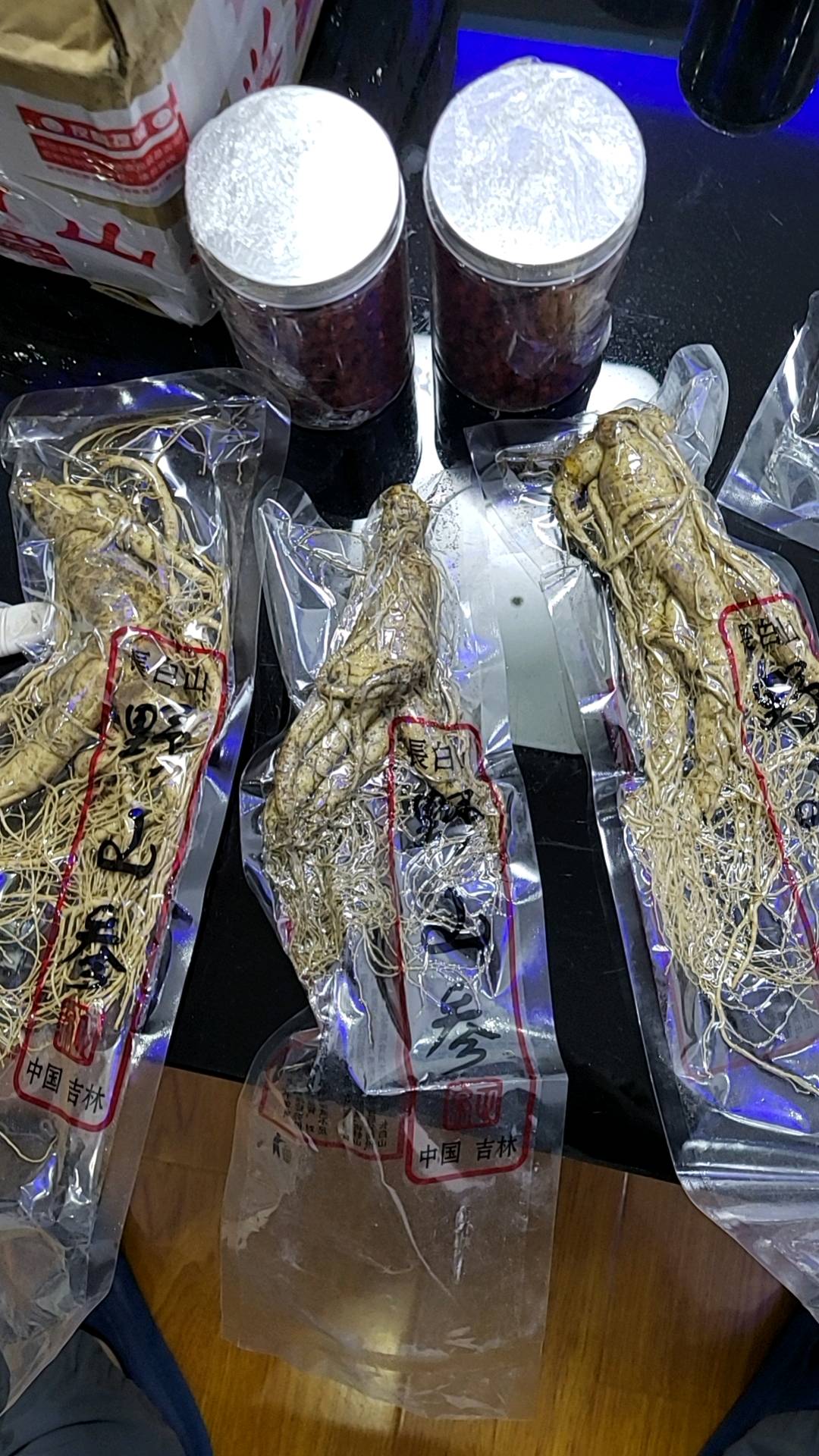 王先生长白山人参,雪蛤,野生菌菇零售批发