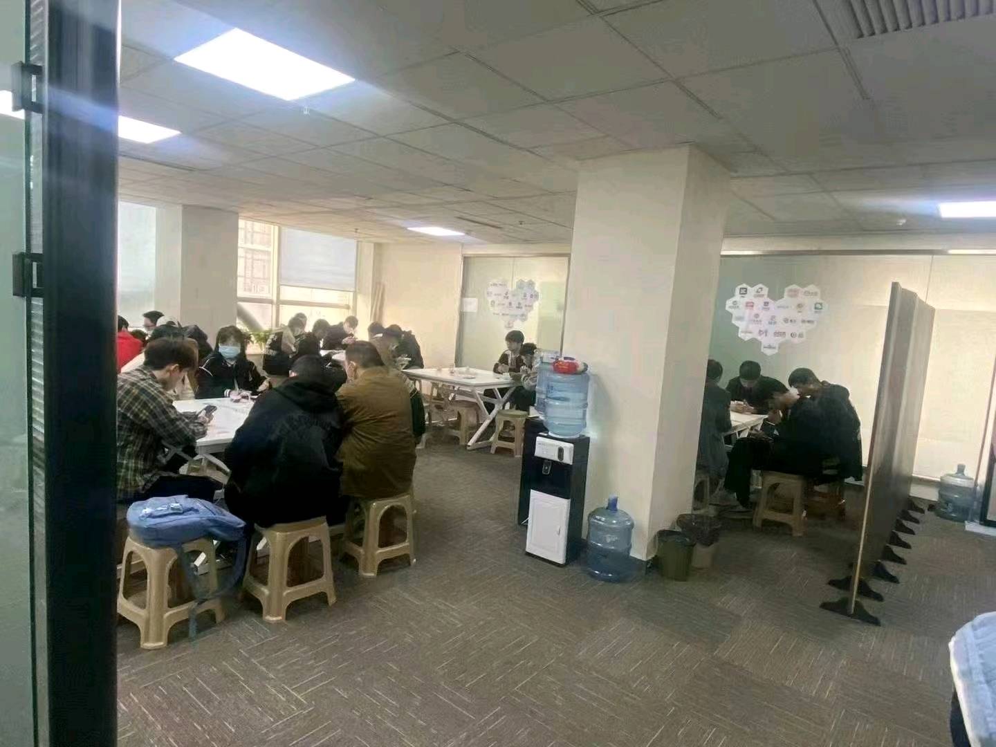彭先生找合伙人超火APP拉新工作室，源头渠道，日结，兜底房租水电，0加盟费。