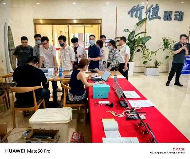 章建洪品牌货源公司有华为授权店，生活馆，小米授权店！主营零售和批发！电信号卡宽带业务