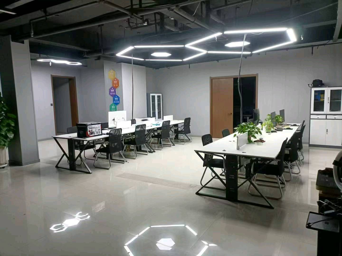 吴先生其他供需寻有电脑合伙人,合作视频项目,收益分成