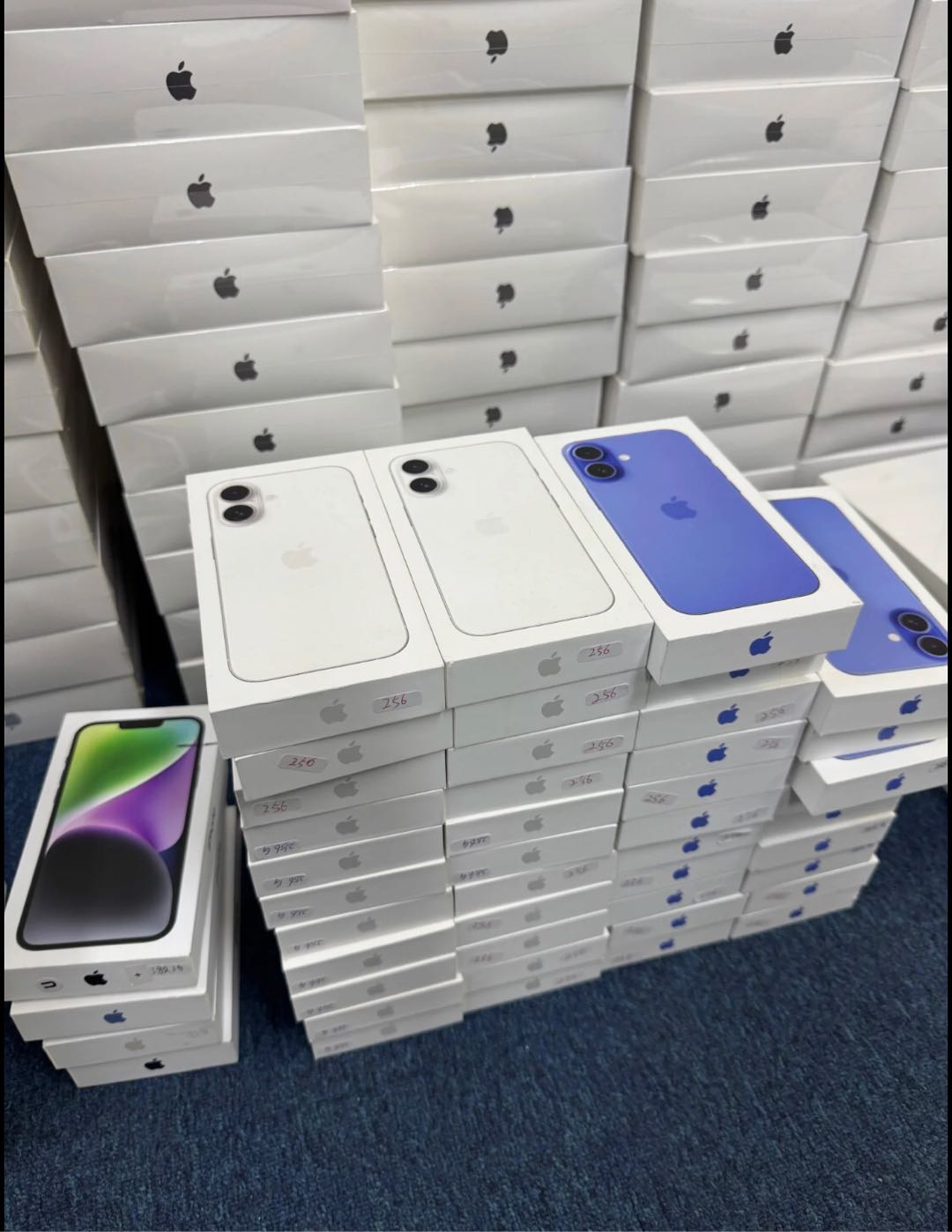 庞先生品牌货源出售二手苹果手机 耳机 数码相机等产品