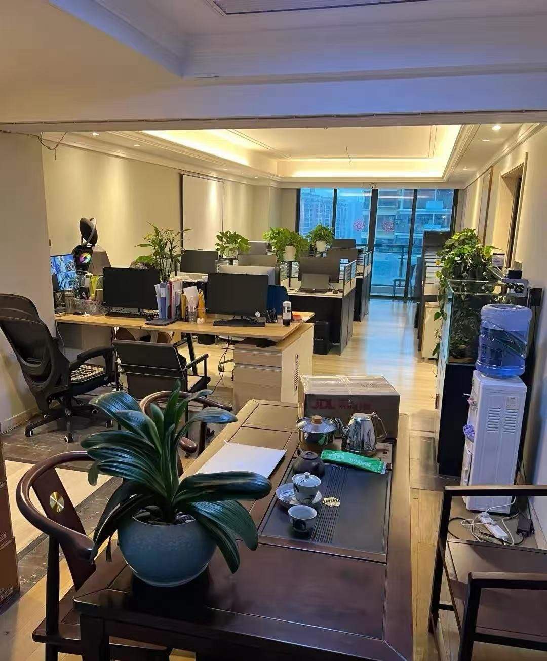 马女士找合伙人*新型项目（电竞游戏陪玩工作室）总部提供稳定单子。当天见收益