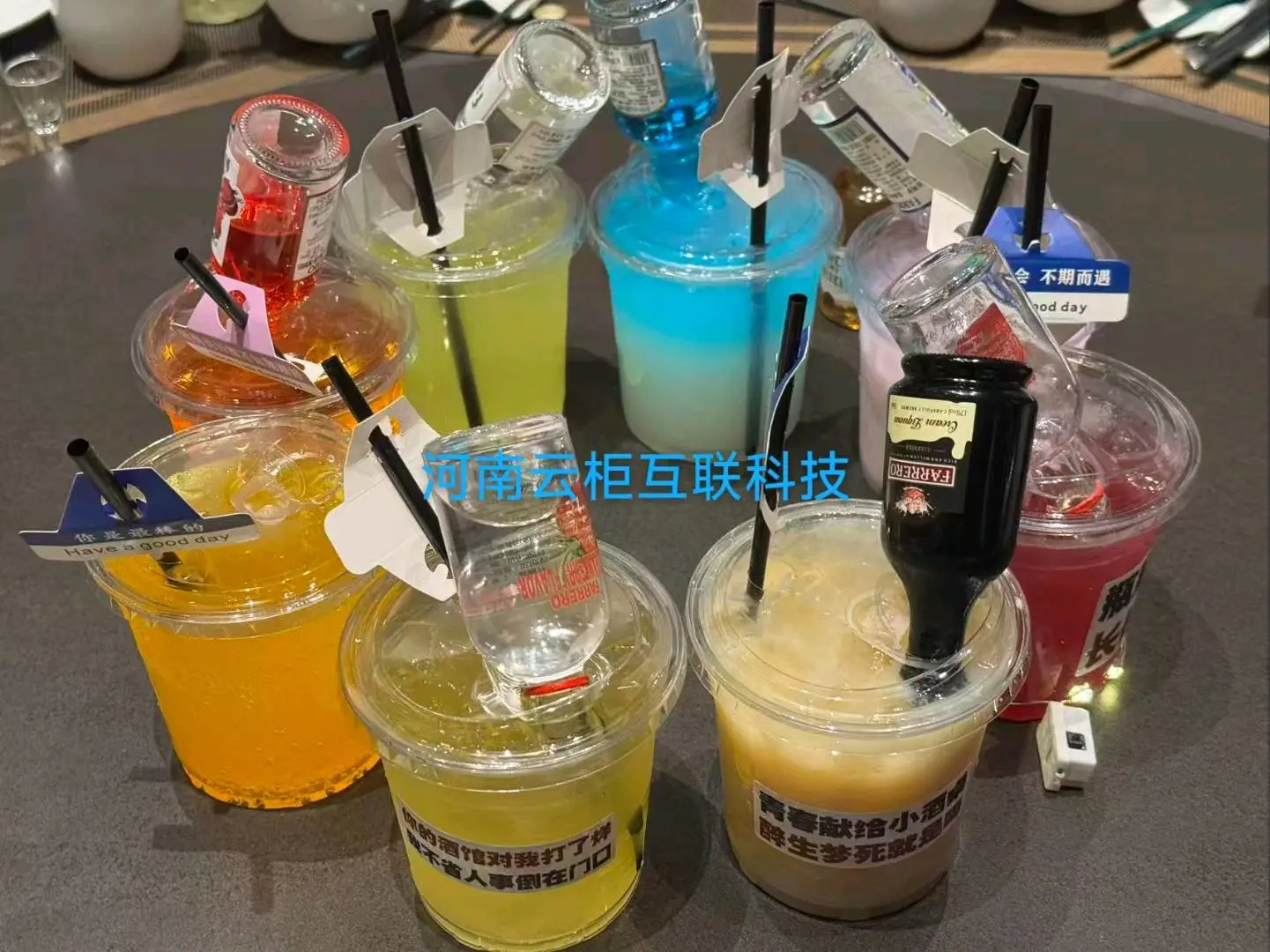 索女士找合伙人我提供24小时无人自助小酒馆加盟,整店输出,0元加盟,月入*