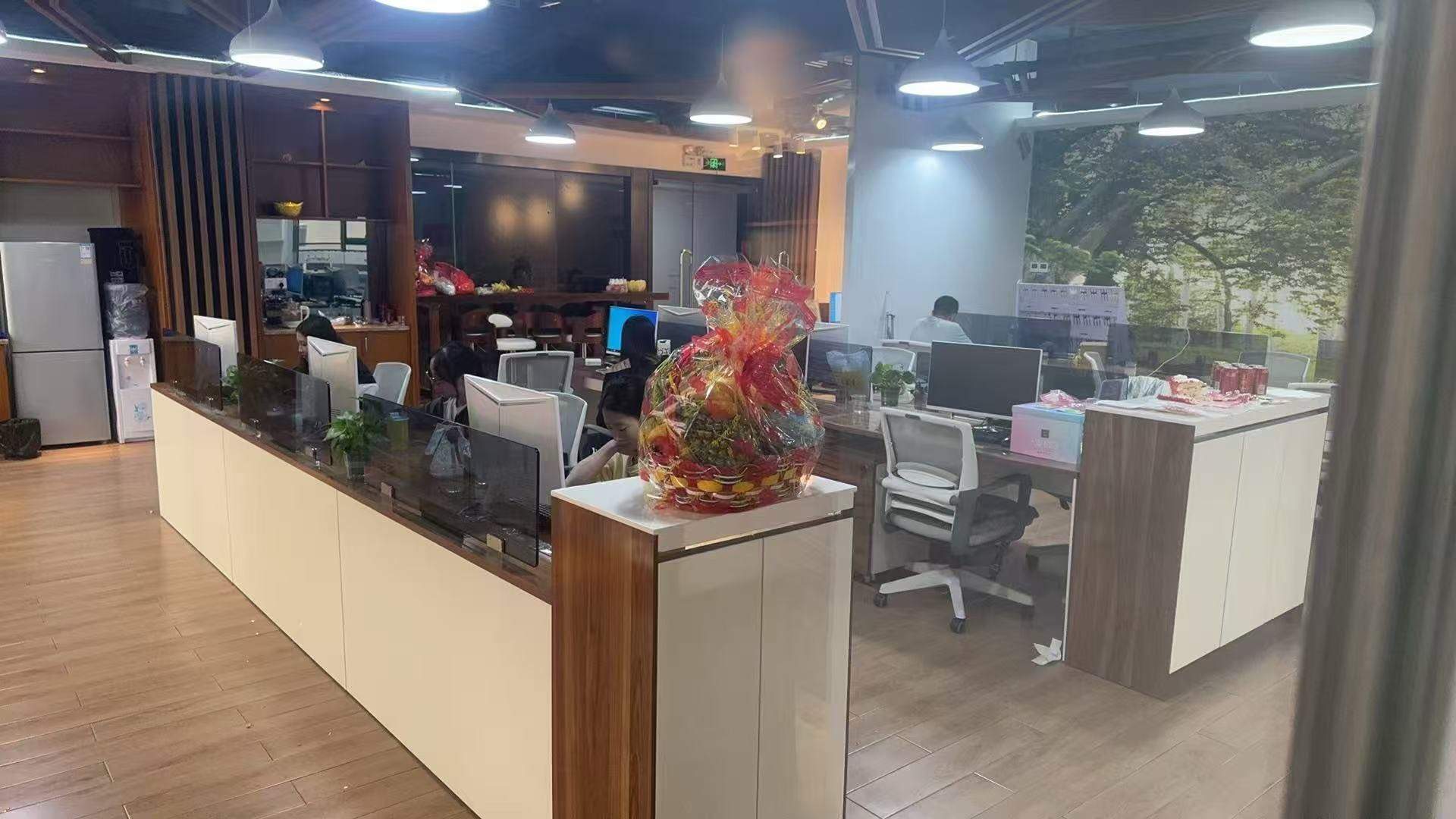 谭翠怡找合伙人手机看广告变现，单机日收益40-80元！可线下考察