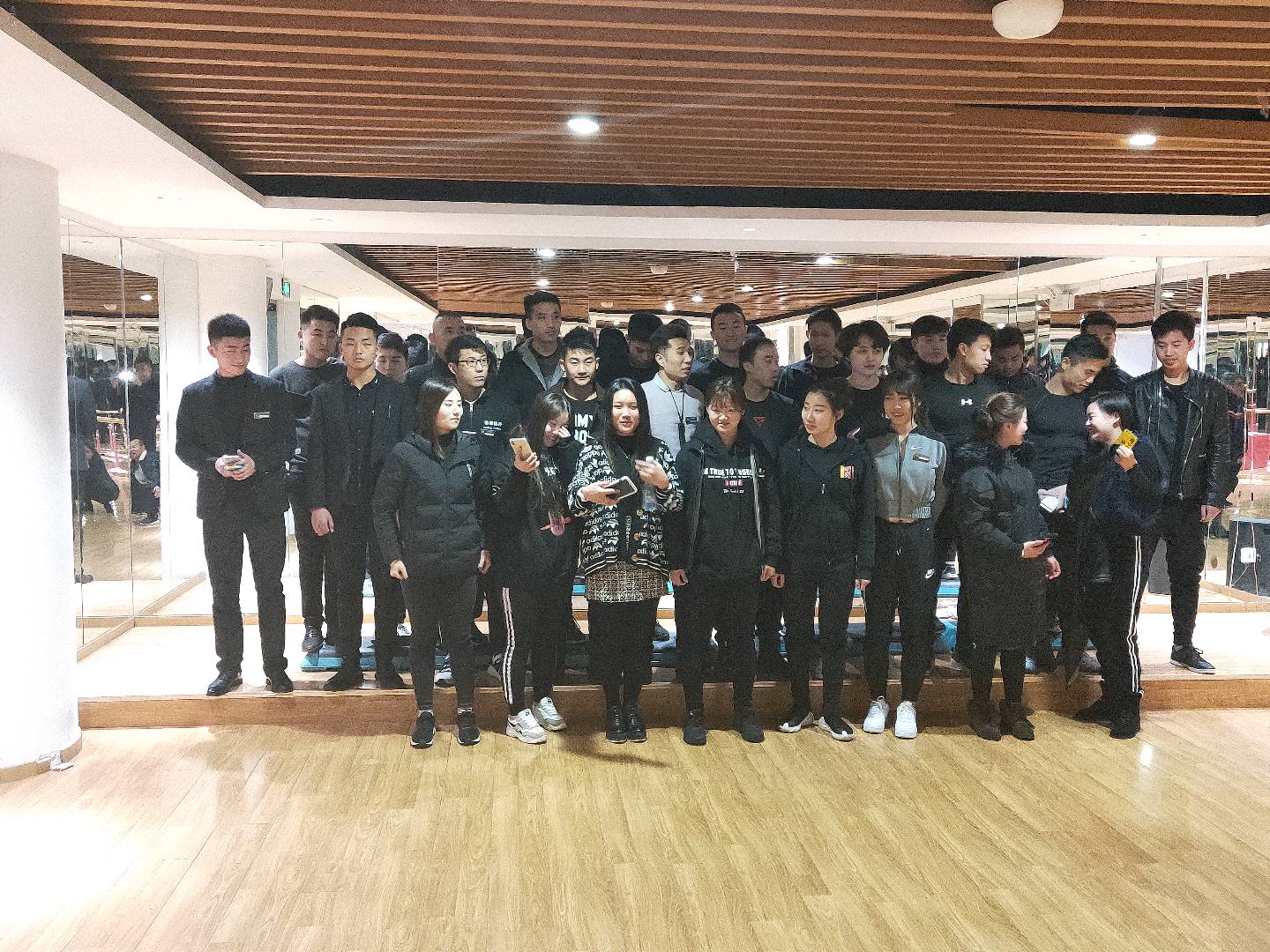 尹东旭推广团队找甲方商家合作，有地推人员，北京