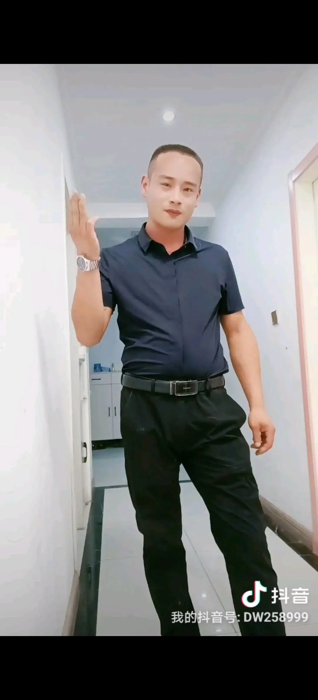 董巍