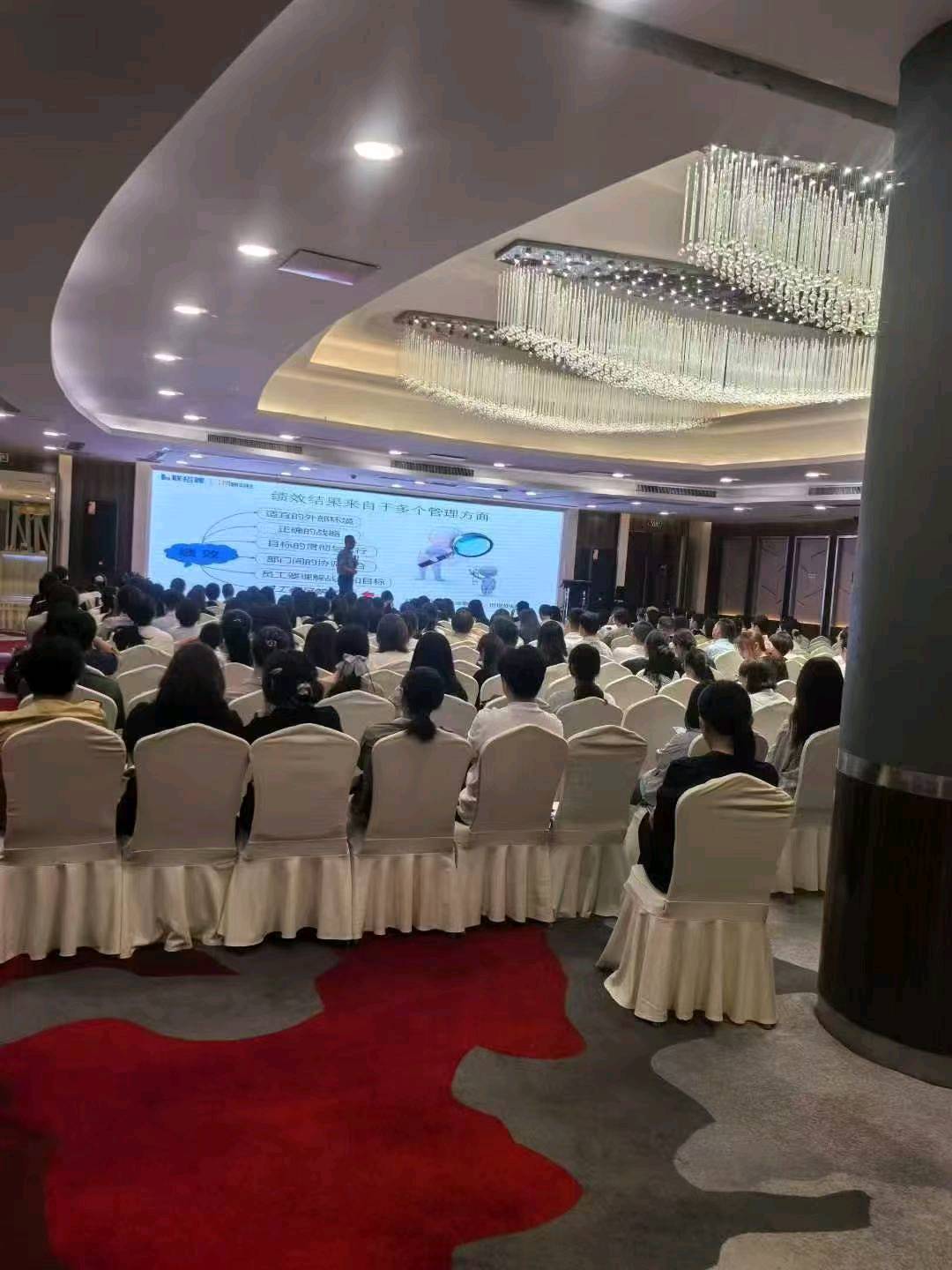 余先生给企业招一个人赚2000，人人可做全程陪跑，日结，合同保障