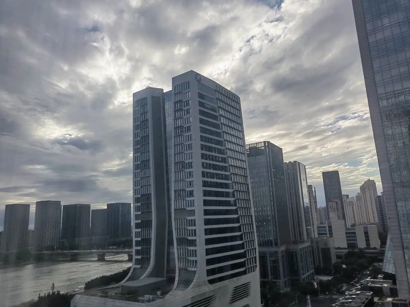 林先生找合伙人快手免费带无人直播本地生活