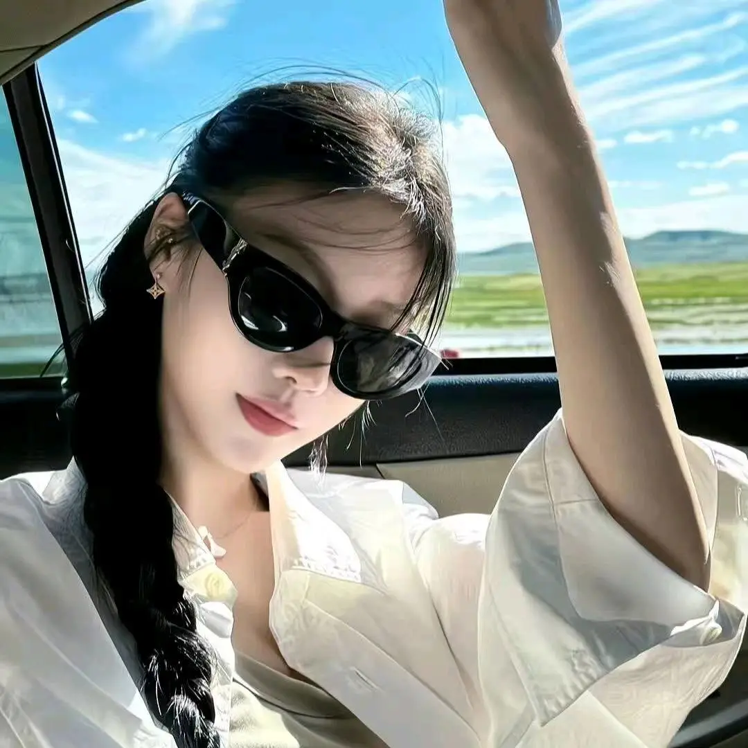 殷女士