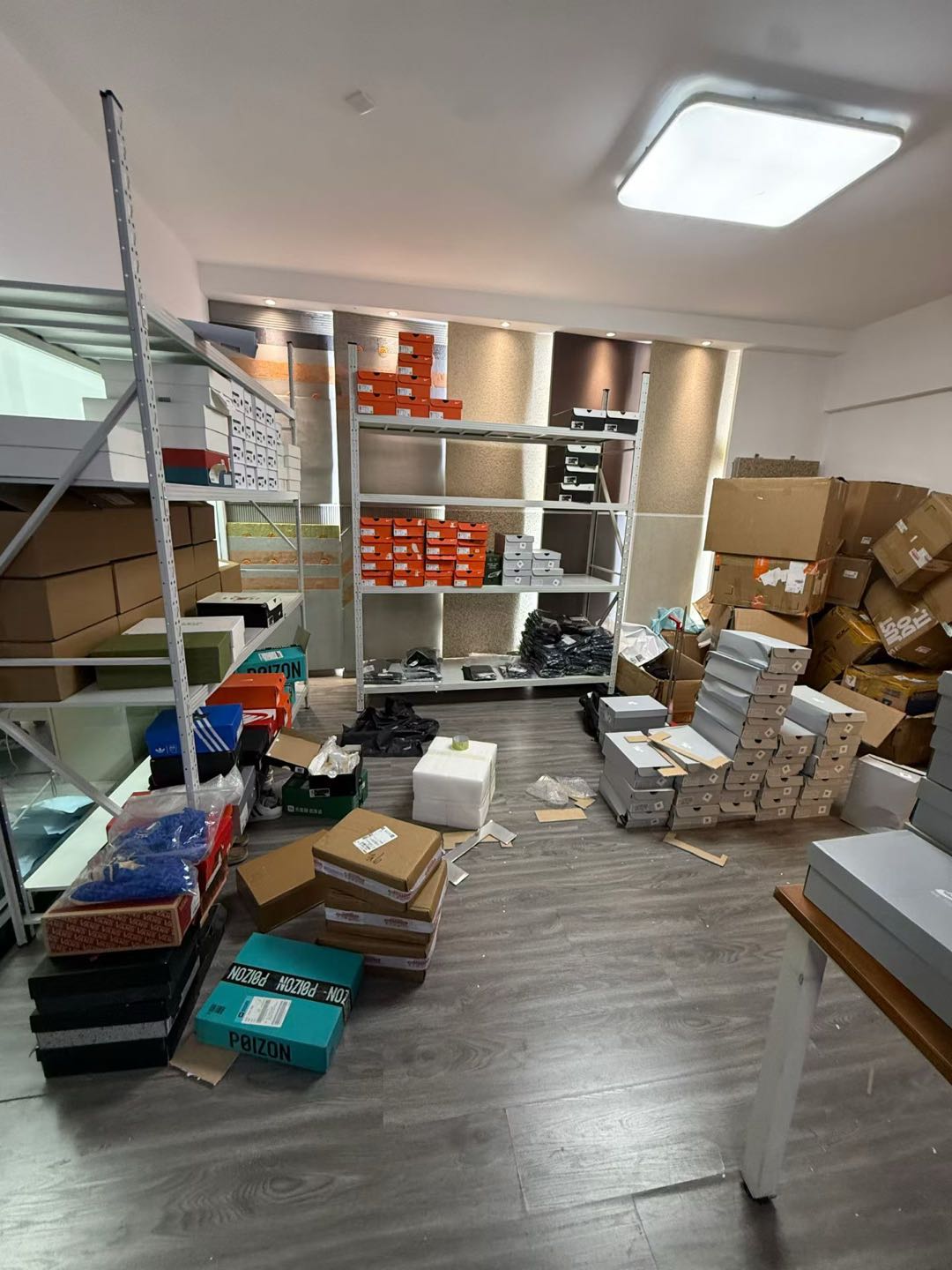 温开胜其他供需得物搬砖货源 瑕疵修复 奢侈品修复