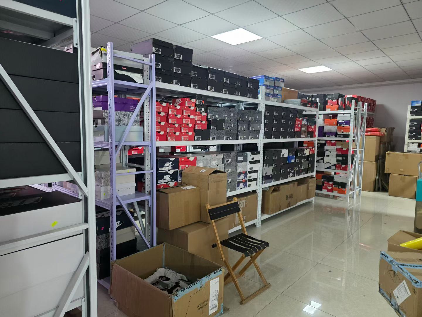 丁凤芹品牌货源得物搬砖，各类鞋服品牌批发一手货源，线报资源，资质全，量大可谈