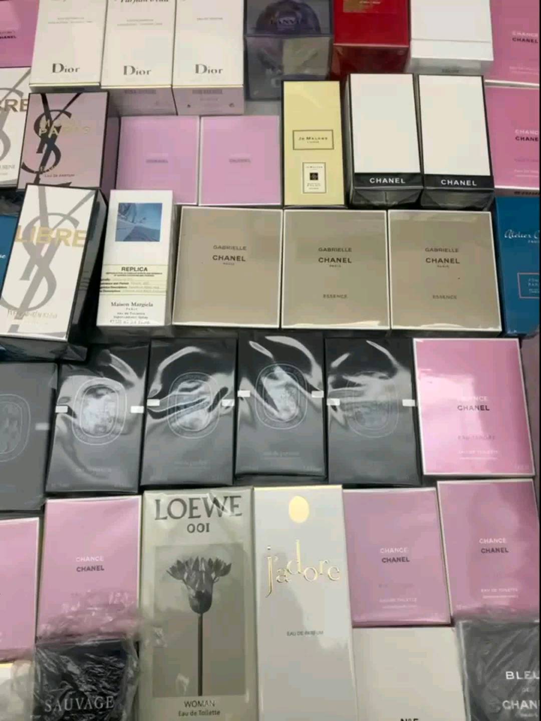 乔山山品牌货源品牌香水、美妆批发