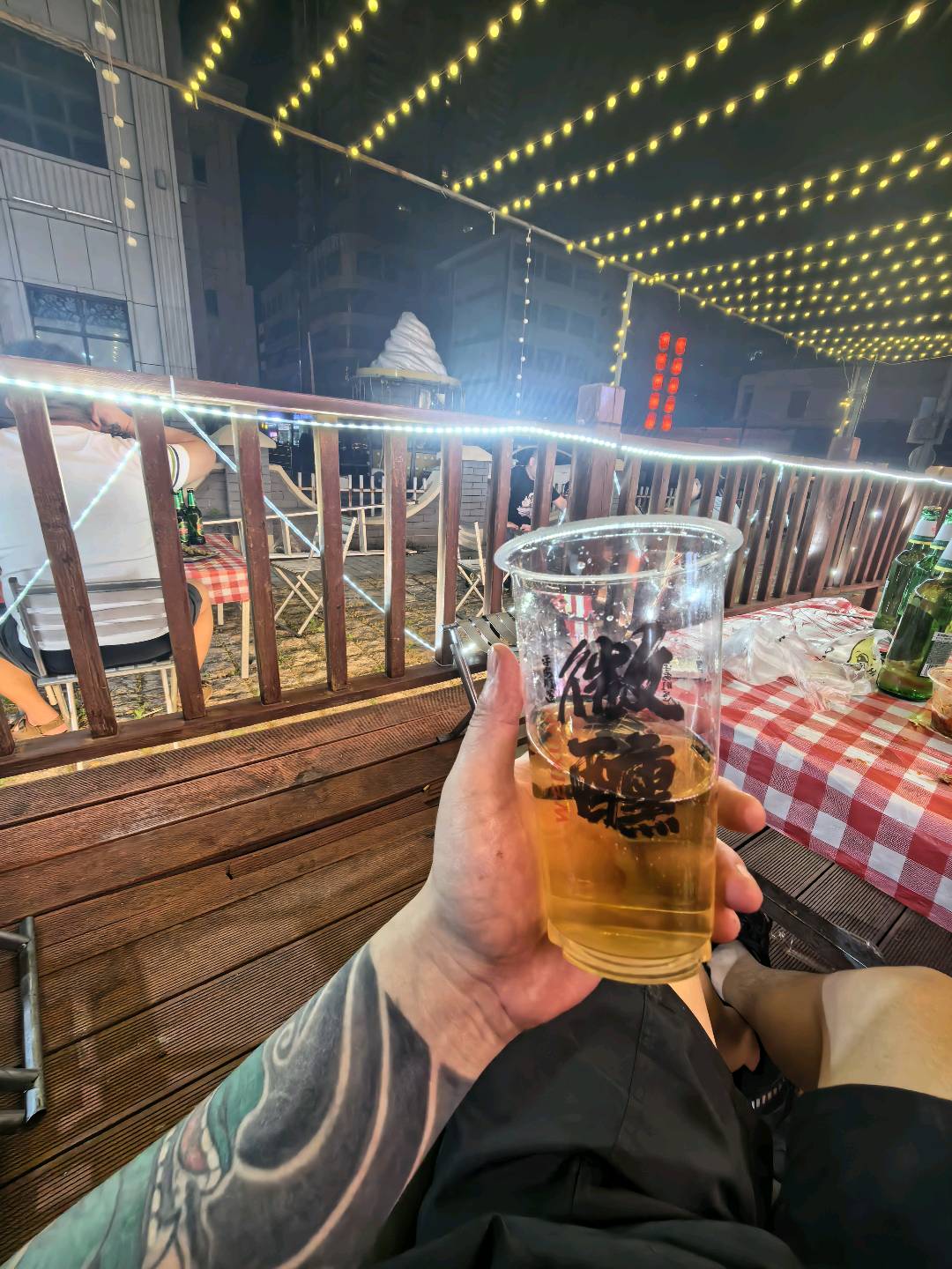 杨鸣益场地活动景区餐饮店寻找合作，楼上楼下三百平可以外摆，常年旅游团队