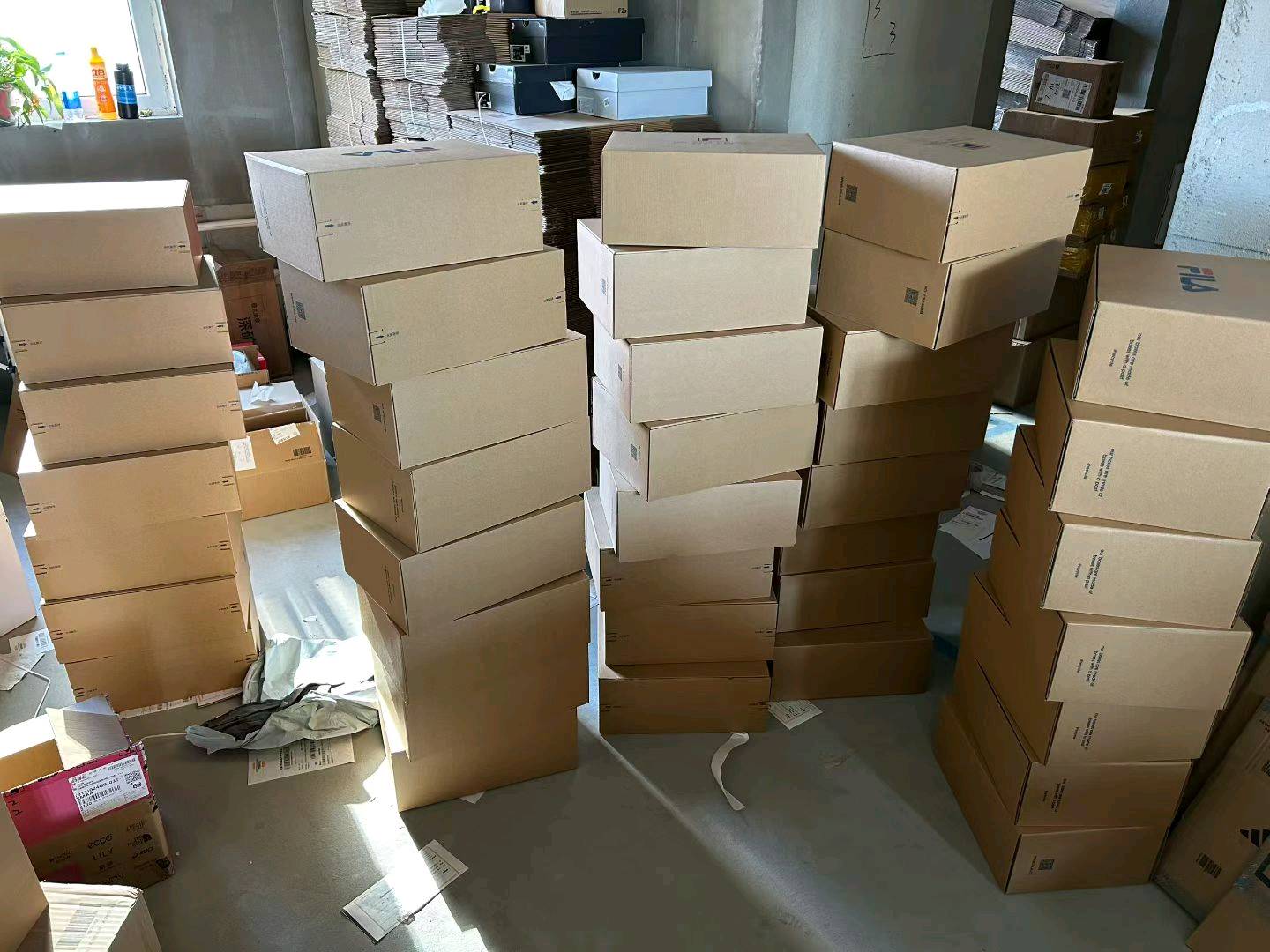 徐奕添找合伙人潮牌搬砖