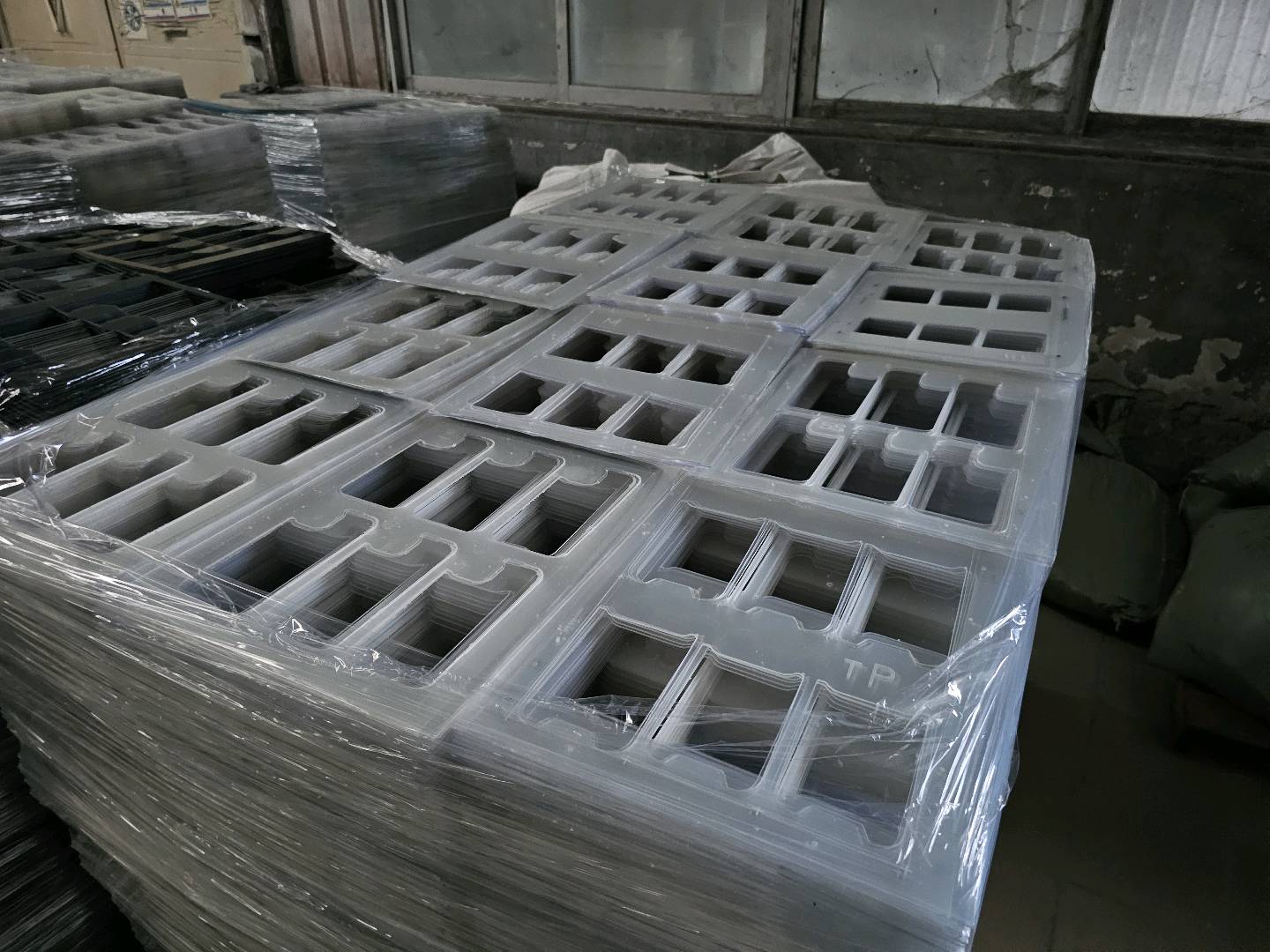 朱恩水品牌货源PC手机壳废料，有需要的老板可以联系