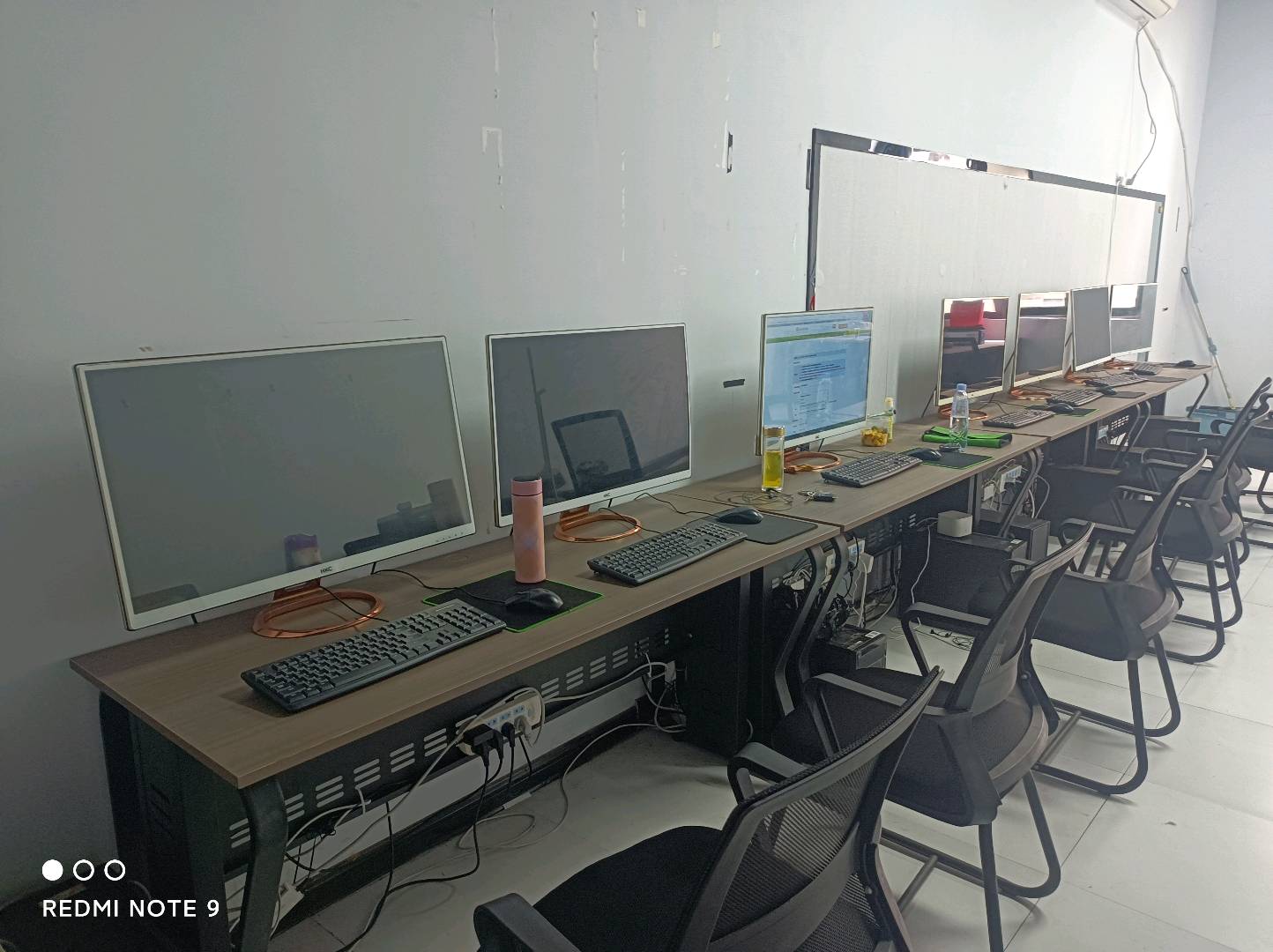 张先生其他供需无人售货机标注，电脑搬砖操作员