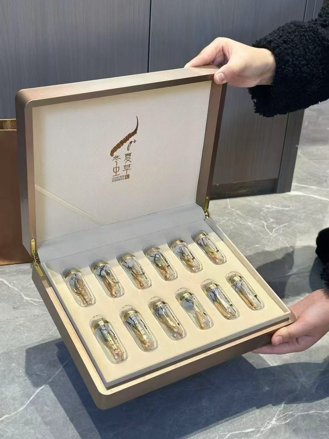 夏先生过节送礼 有需要的可以联系 高端药材礼盒 燕窝 西洋参参茸 都可选 