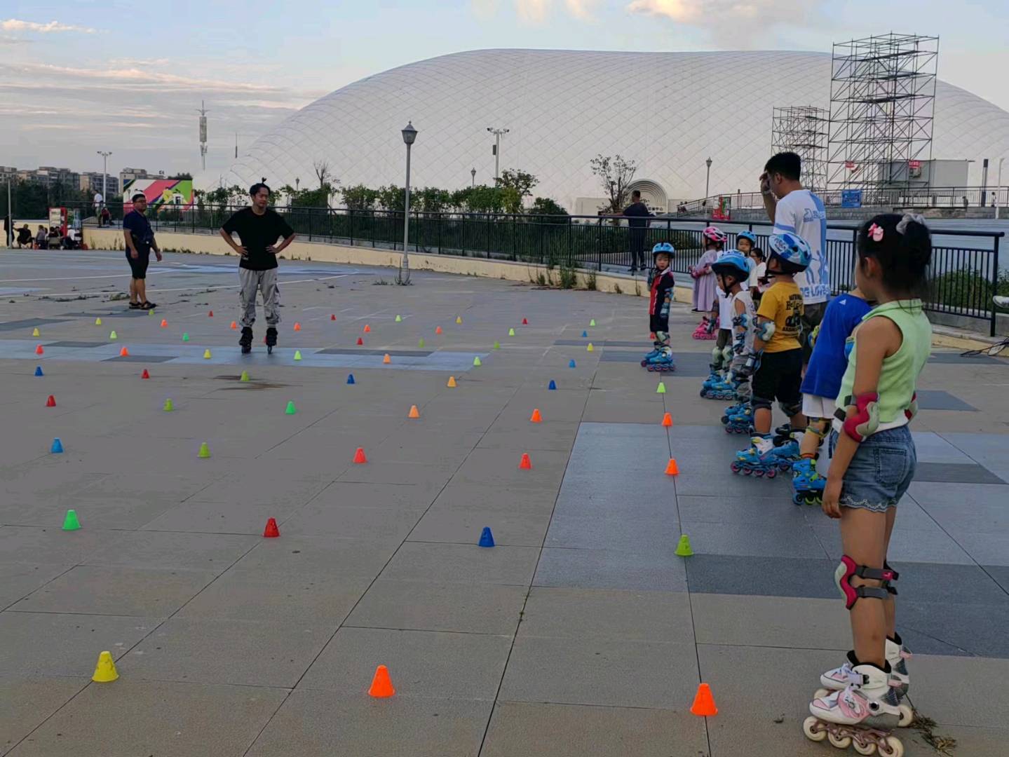 王先生专业轮滑稳定体系找合作场地