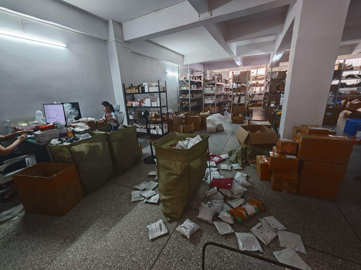 刘先生其他供需美客多跨境电商中转仓，小秘仓储，招募长期返佣推手