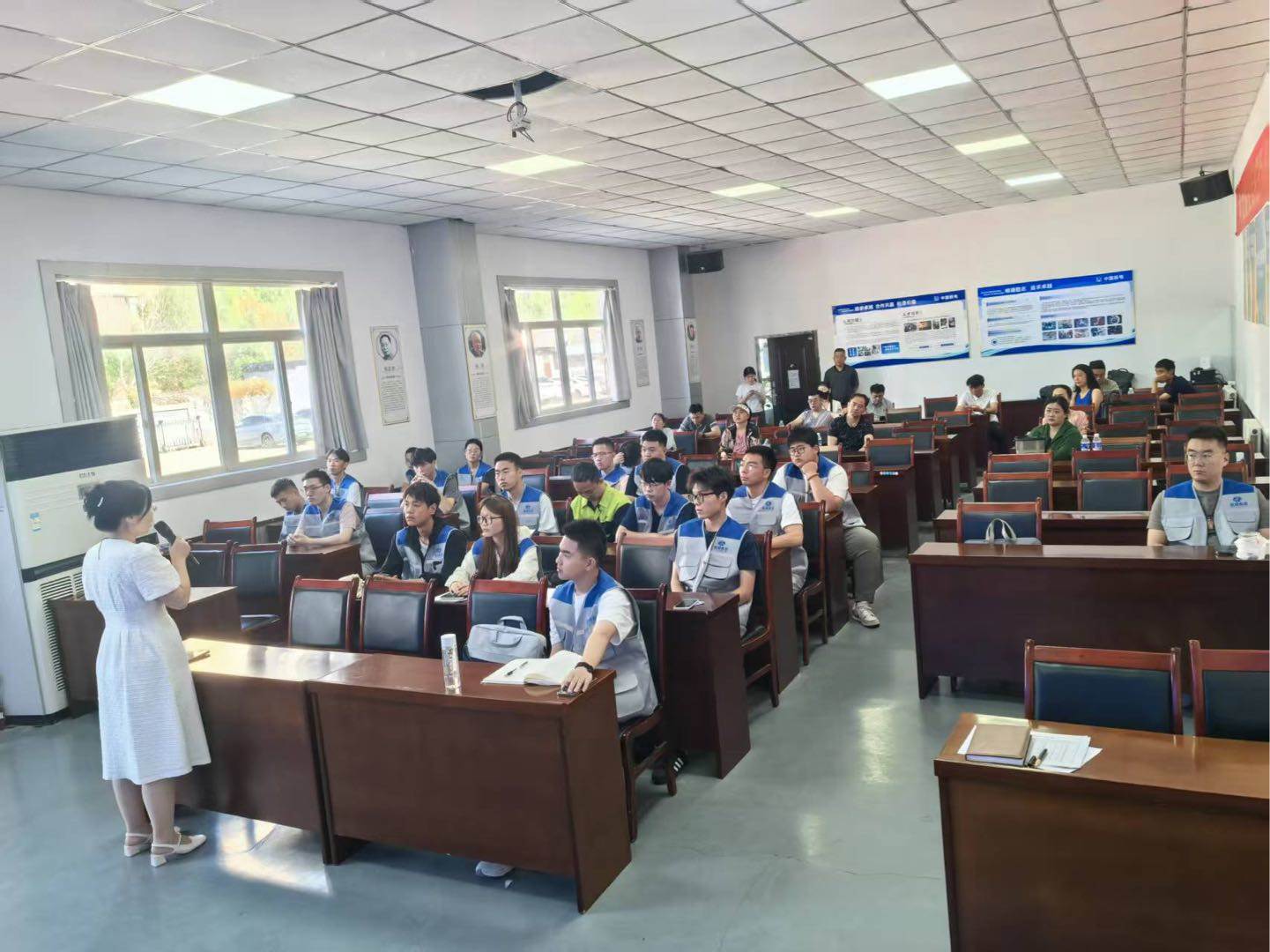 武先生解锁空中技能！无人机培训招生中，零基础也能学