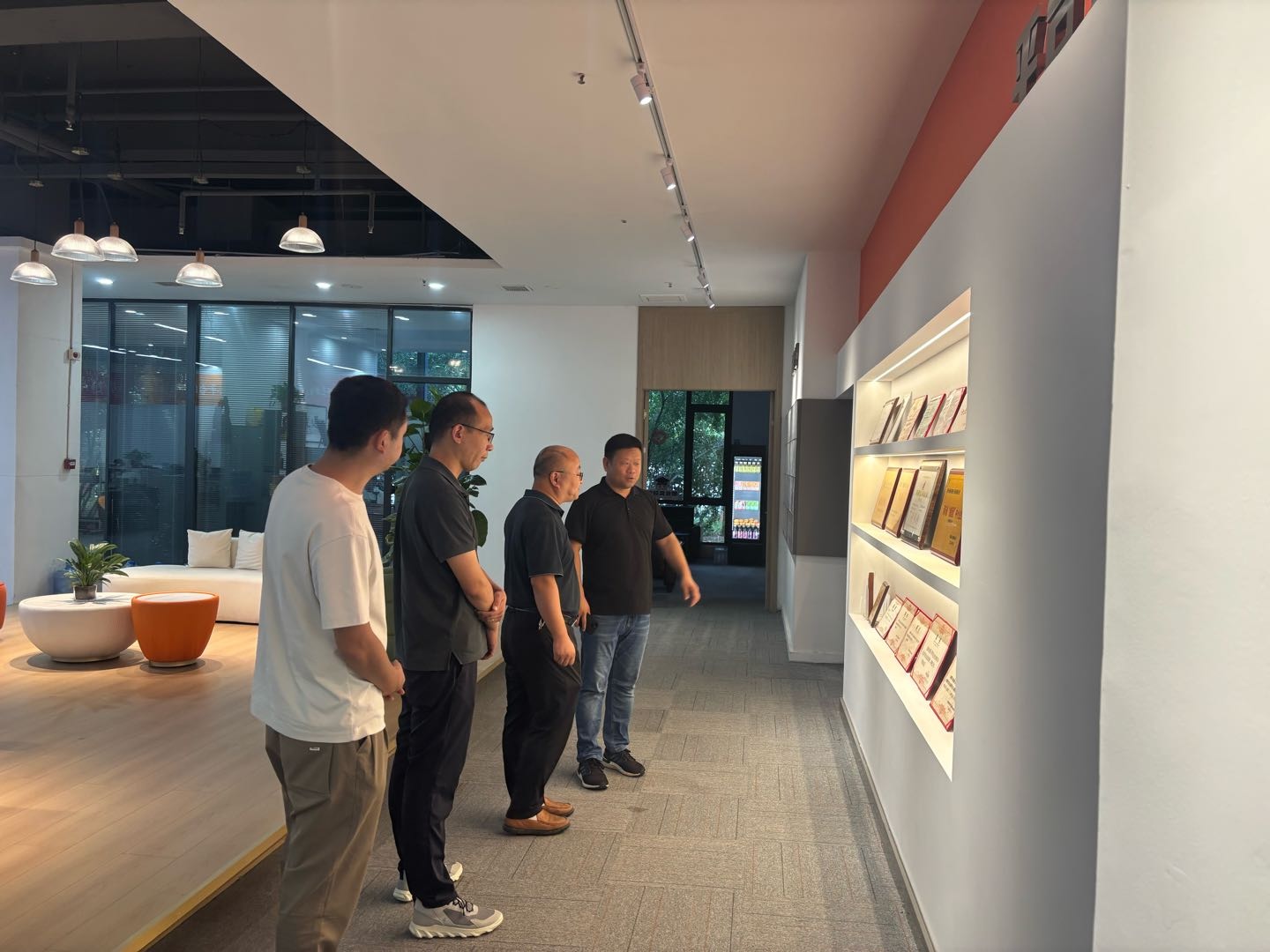 查先生我是千万级校园平台老板,对接源头拉新业务